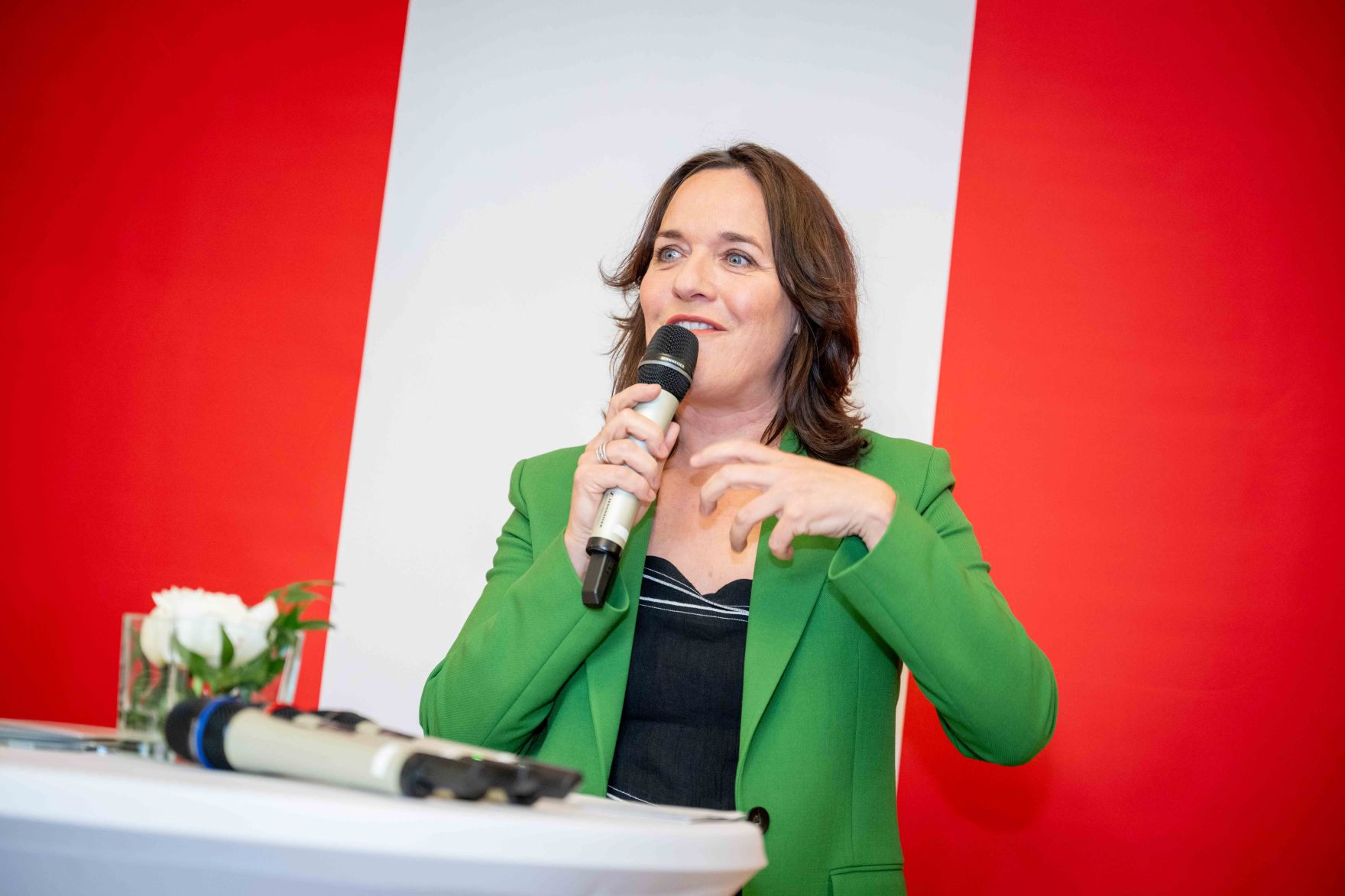 Im Rahmen des Eurovision Song Contest lud Bundesminister Norbert Totschnig zum Side-Event &bdquo;The Sound of Europe, the Taste of Austria&ldquo; ins Landwirtschaftsministerium am Stubenring internationale G&auml;ste sowie Delegationen der teilnehmenden Nationen ein.