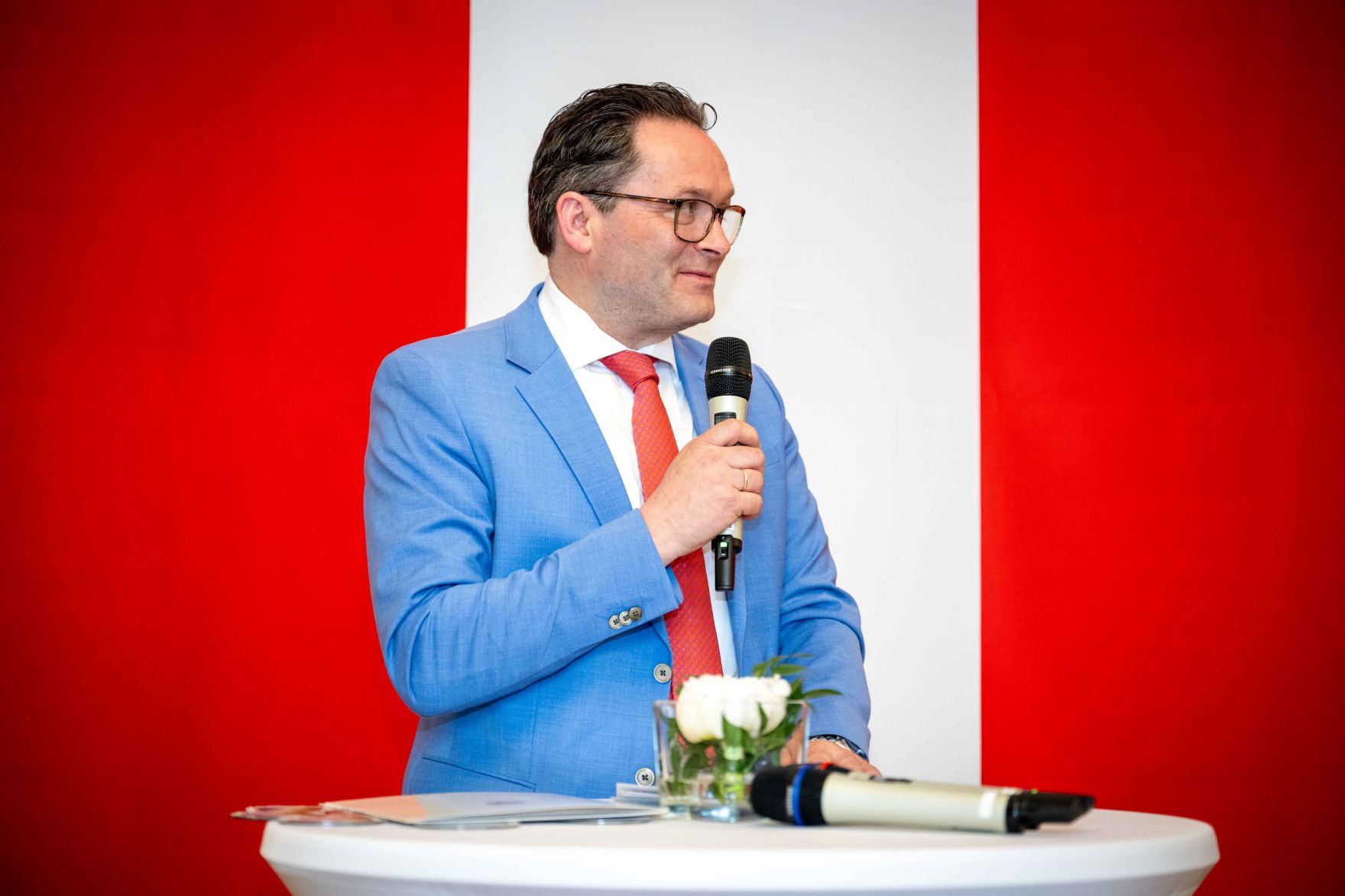 Im Rahmen des Eurovision Song Contest lud Bundesminister Norbert Totschnig zum Side-Event &bdquo;The Sound of Europe, the Taste of Austria&ldquo; ins Landwirtschaftsministerium am Stubenring internationale G&auml;ste sowie Delegationen der teilnehmenden Nationen ein.