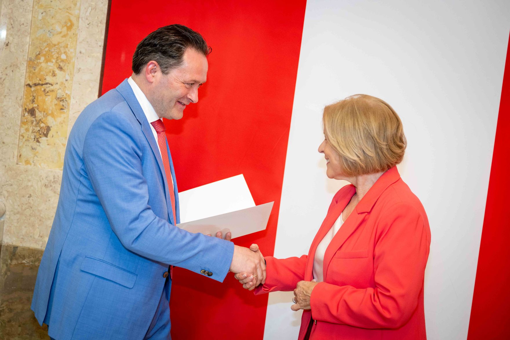 Im Rahmen des Eurovision Song Contest lud Bundesminister Norbert Totschnig zum Side-Event &bdquo;The Sound of Europe, the Taste of Austria&ldquo; ins Landwirtschaftsministerium am Stubenring internationale G&auml;ste sowie Delegationen der teilnehmenden Nationen ein.