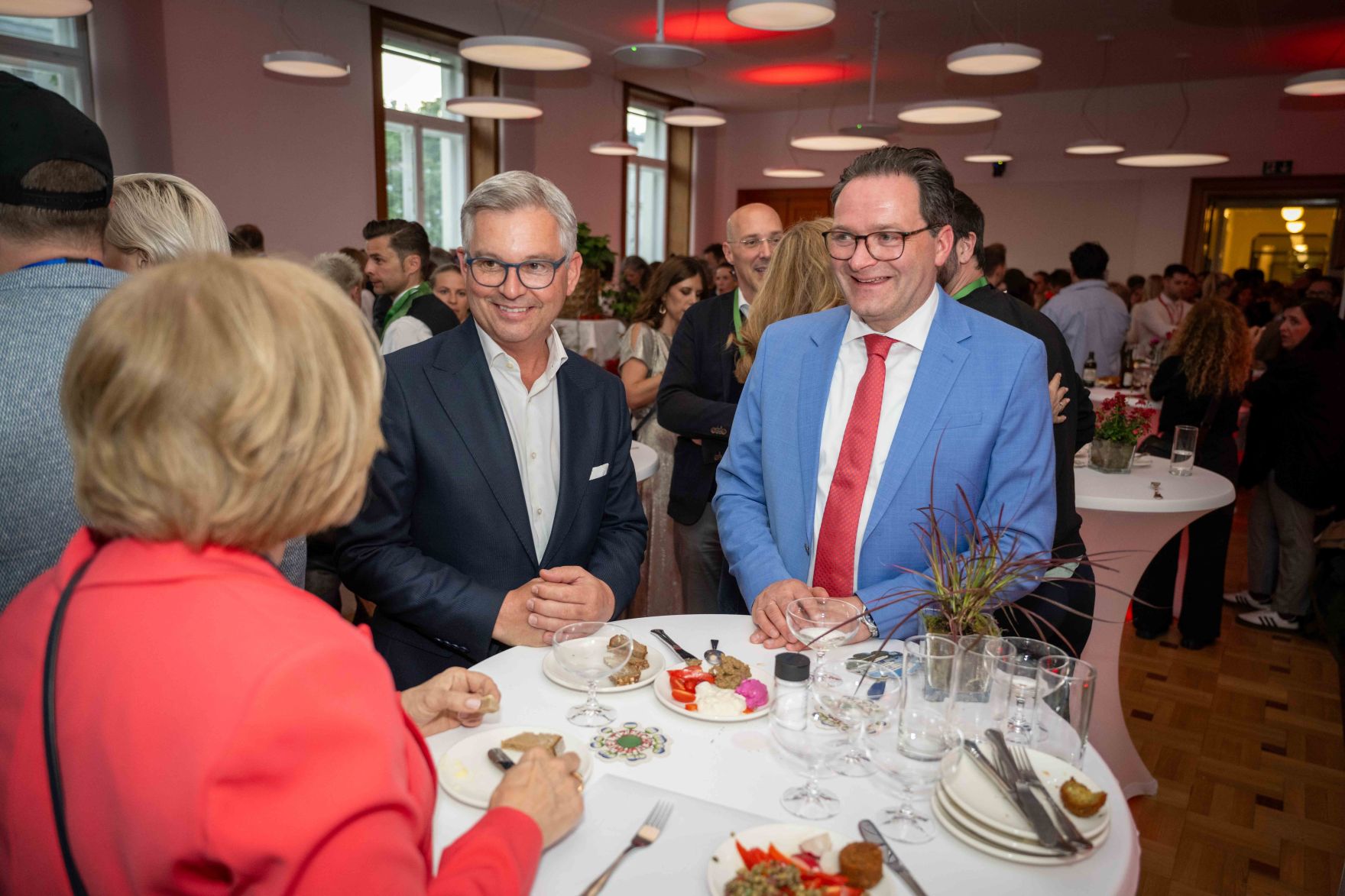 Im Rahmen des Eurovision Song Contest lud Bundesminister Norbert Totschnig zum Side-Event &bdquo;The Sound of Europe, the Taste of Austria&ldquo; ins Landwirtschaftsministerium am Stubenring internationale G&auml;ste sowie Delegationen der teilnehmenden Nationen ein.