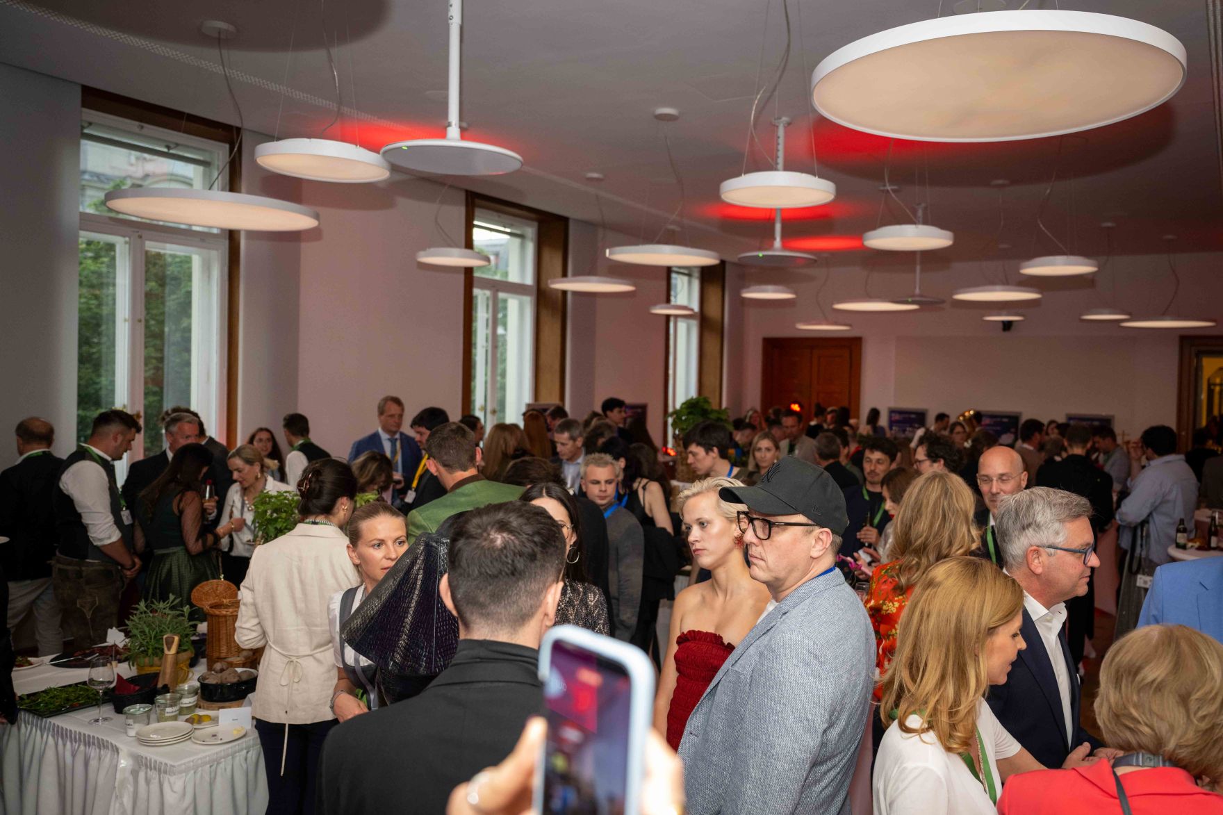 Im Rahmen des Eurovision Song Contest lud Bundesminister Norbert Totschnig zum Side-Event &bdquo;The Sound of Europe, the Taste of Austria&ldquo; ins Landwirtschaftsministerium am Stubenring internationale G&auml;ste sowie Delegationen der teilnehmenden Nationen ein.