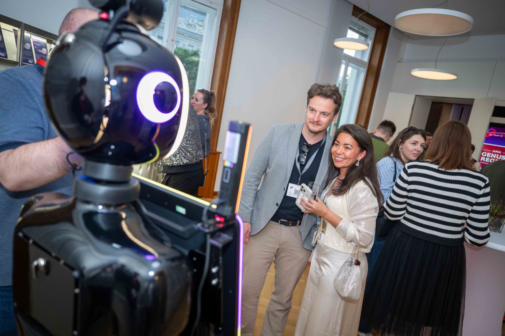 Im Rahmen des Eurovision Song Contest lud Bundesminister Norbert Totschnig zum Side-Event &bdquo;The Sound of Europe, the Taste of Austria&ldquo; ins Landwirtschaftsministerium am Stubenring internationale G&auml;ste sowie Delegationen der teilnehmenden Nationen ein.