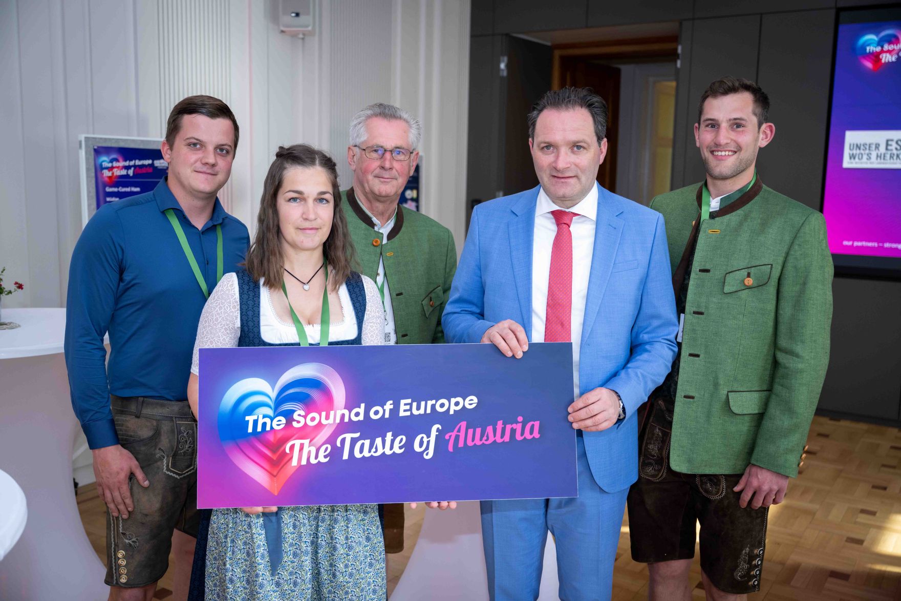 Im Rahmen des Eurovision Song Contest lud Bundesminister Norbert Totschnig zum Side-Event &bdquo;The Sound of Europe, the Taste of Austria&ldquo; ins Landwirtschaftsministerium am Stubenring internationale G&auml;ste sowie Delegationen der teilnehmenden Nationen ein.
