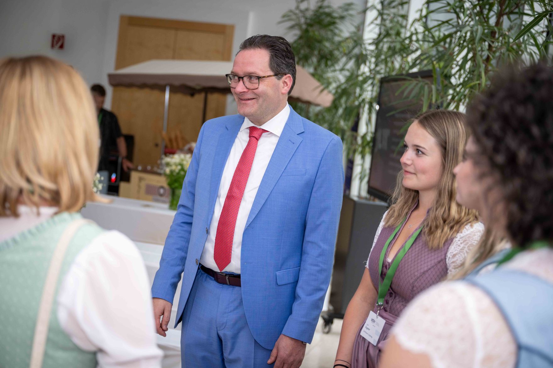 Im Rahmen des Eurovision Song Contest lud Bundesminister Norbert Totschnig zum Side-Event &bdquo;The Sound of Europe, the Taste of Austria&ldquo; ins Landwirtschaftsministerium am Stubenring internationale G&auml;ste sowie Delegationen der teilnehmenden Nationen ein.