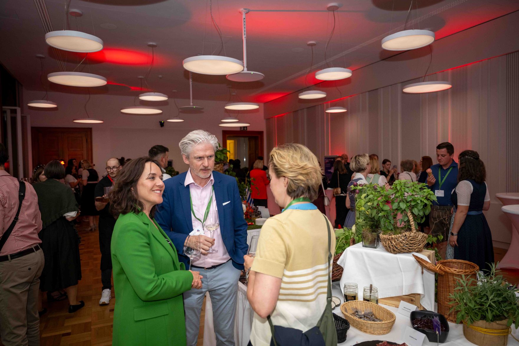 Im Rahmen des Eurovision Song Contest lud Bundesminister Norbert Totschnig zum Side-Event &bdquo;The Sound of Europe, the Taste of Austria&ldquo; ins Landwirtschaftsministerium am Stubenring internationale G&auml;ste sowie Delegationen der teilnehmenden Nationen ein.