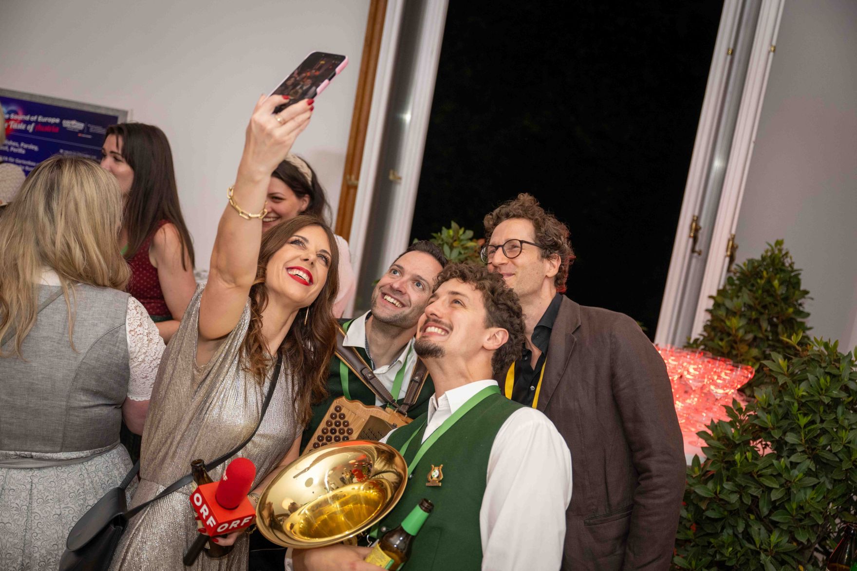 Im Rahmen des Eurovision Song Contest lud Bundesminister Norbert Totschnig zum Side-Event &bdquo;The Sound of Europe, the Taste of Austria&ldquo; ins Landwirtschaftsministerium am Stubenring internationale G&auml;ste sowie Delegationen der teilnehmenden Nationen ein.