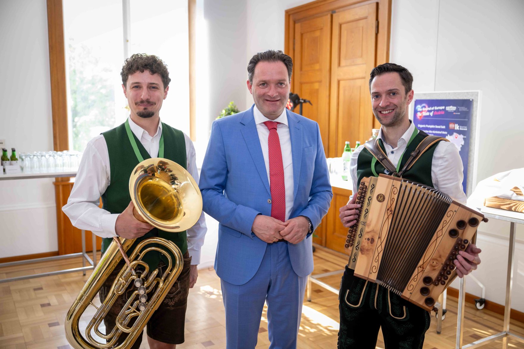 Im Rahmen des Eurovision Song Contest lud Bundesminister Norbert Totschnig zum Side-Event &bdquo;The Sound of Europe, the Taste of Austria&ldquo; ins Landwirtschaftsministerium am Stubenring internationale G&auml;ste sowie Delegationen der teilnehmenden Nationen ein.