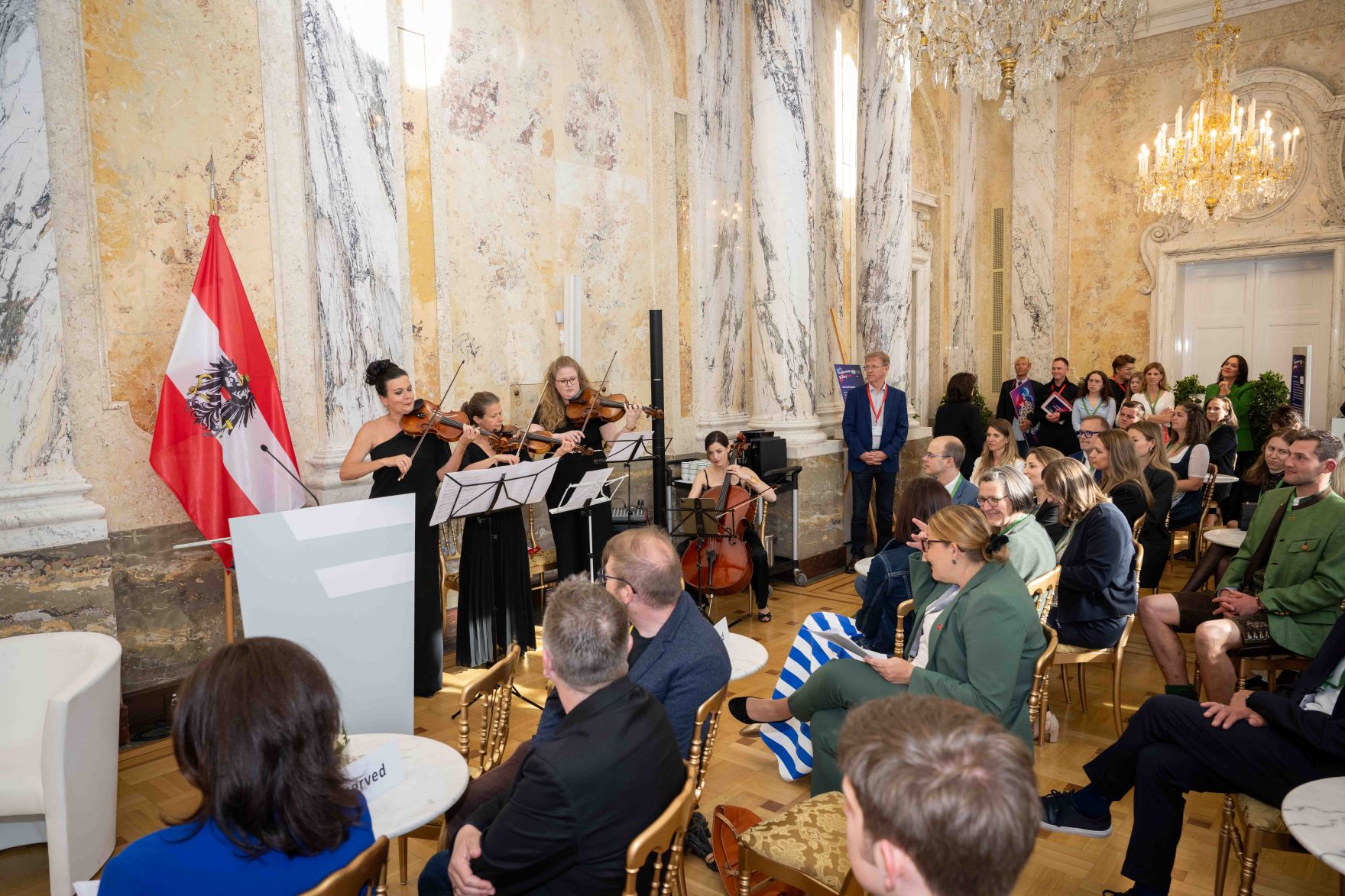 Im Rahmen des Eurovision Song Contest lud Bundesminister Norbert Totschnig zum Side-Event &bdquo;The Sound of Europe, the Taste of Austria&ldquo; ins Landwirtschaftsministerium am Stubenring internationale G&auml;ste sowie Delegationen der teilnehmenden Nationen ein.