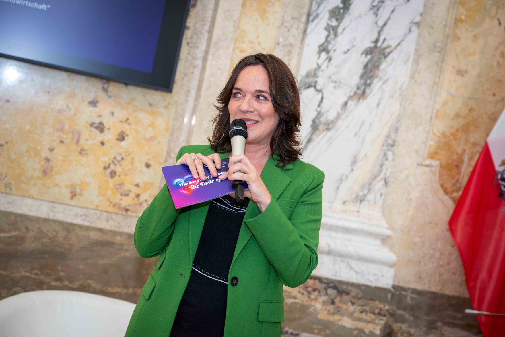 Im Rahmen des Eurovision Song Contest lud Bundesminister Norbert Totschnig zum Side-Event &bdquo;The Sound of Europe, the Taste of Austria&ldquo; ins Landwirtschaftsministerium am Stubenring internationale G&auml;ste sowie Delegationen der teilnehmenden Nationen ein.