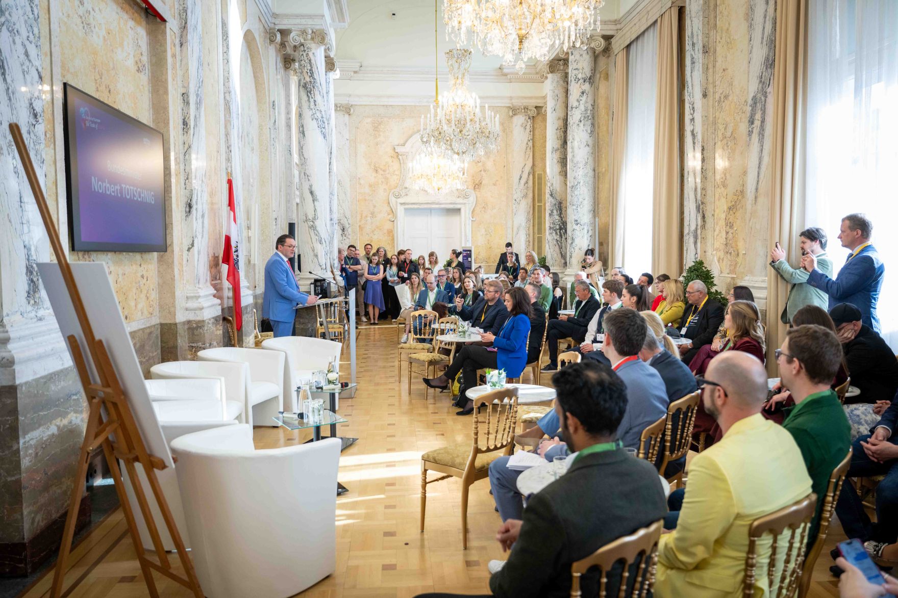 Im Rahmen des Eurovision Song Contest lud Bundesminister Norbert Totschnig zum Side-Event &bdquo;The Sound of Europe, the Taste of Austria&ldquo; ins Landwirtschaftsministerium am Stubenring internationale G&auml;ste sowie Delegationen der teilnehmenden Nationen ein.