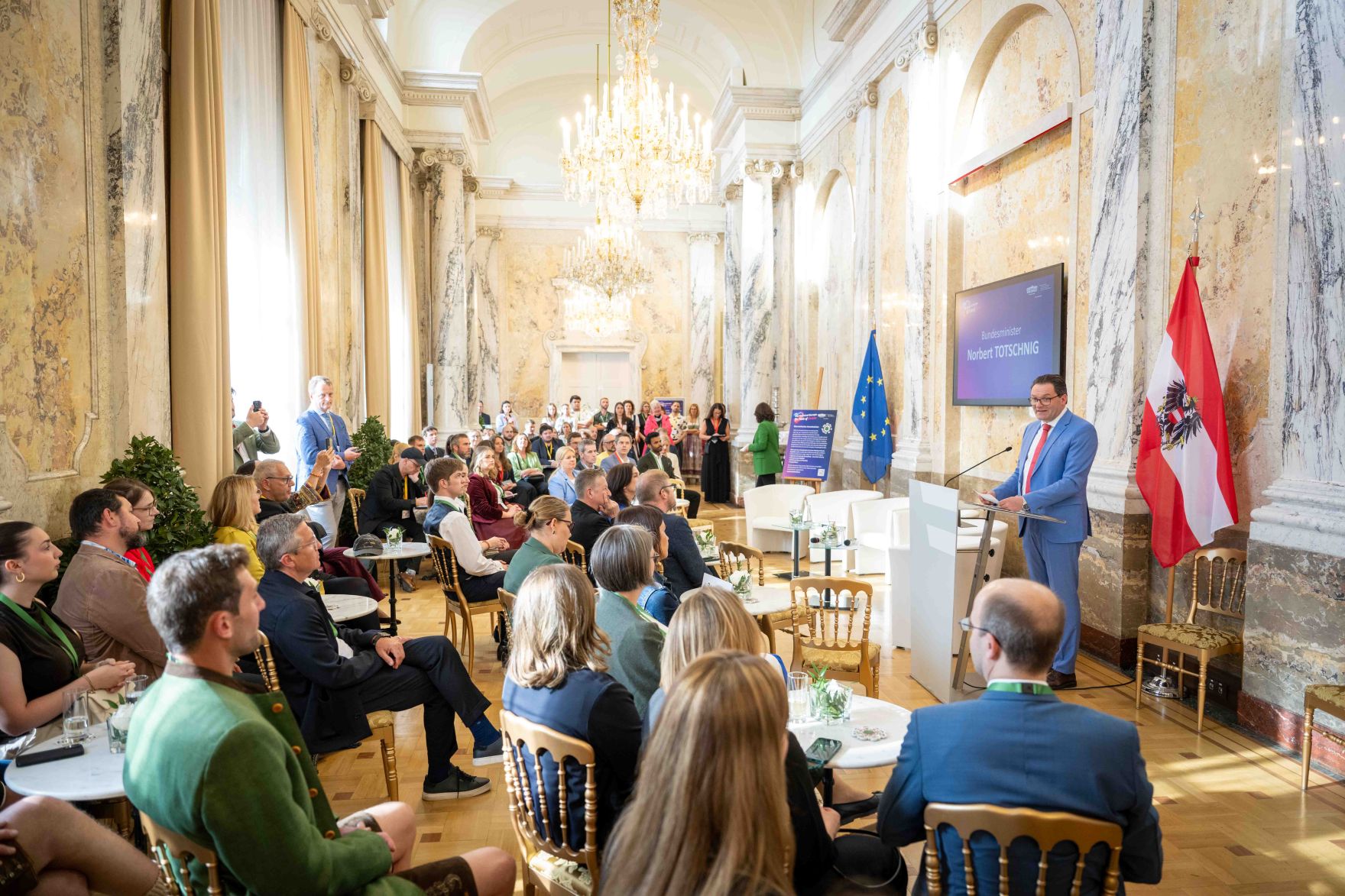 Im Rahmen des Eurovision Song Contest lud Bundesminister Norbert Totschnig zum Side-Event &bdquo;The Sound of Europe, the Taste of Austria&ldquo; ins Landwirtschaftsministerium am Stubenring internationale G&auml;ste sowie Delegationen der teilnehmenden Nationen ein.