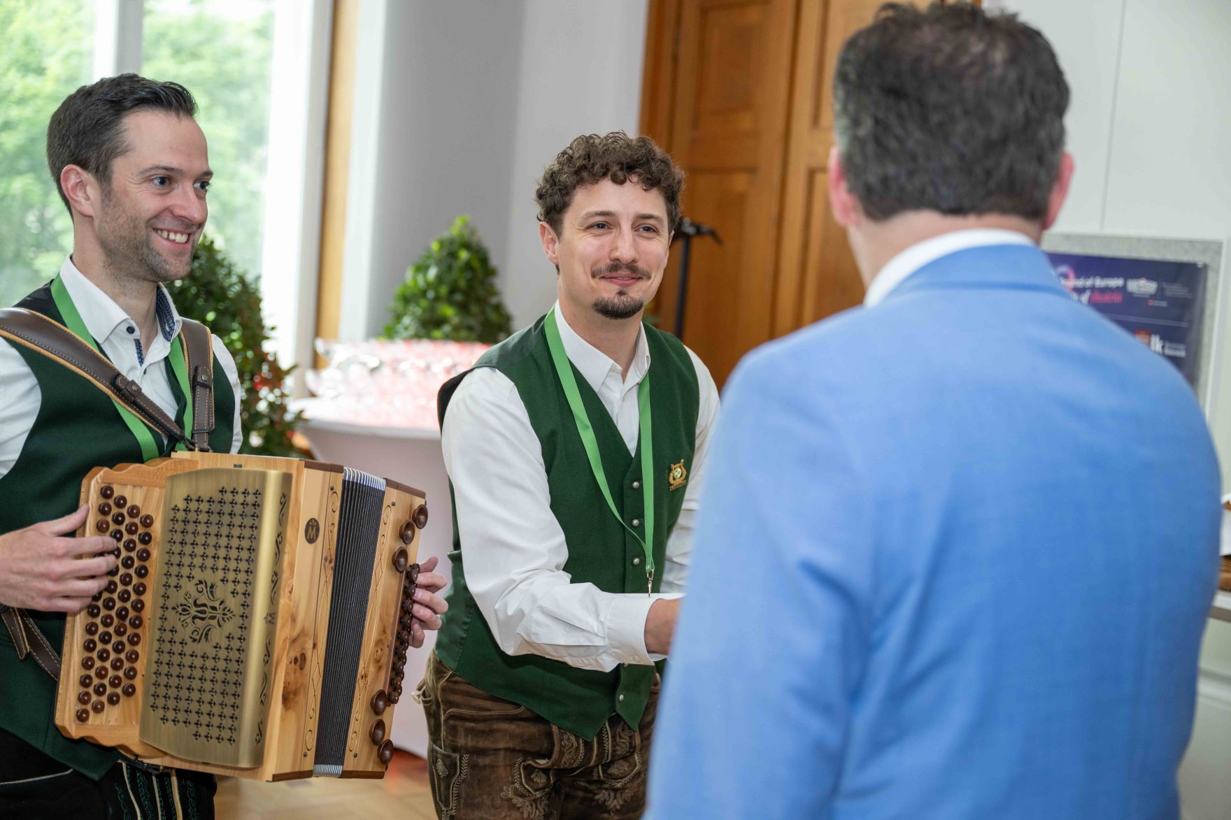 Im Rahmen des Eurovision Song Contest lud Bundesminister Norbert Totschnig zum Side-Event &bdquo;The Sound of Europe, the Taste of Austria&ldquo; ins Landwirtschaftsministerium am Stubenring internationale G&auml;ste sowie Delegationen der teilnehmenden Nationen ein.