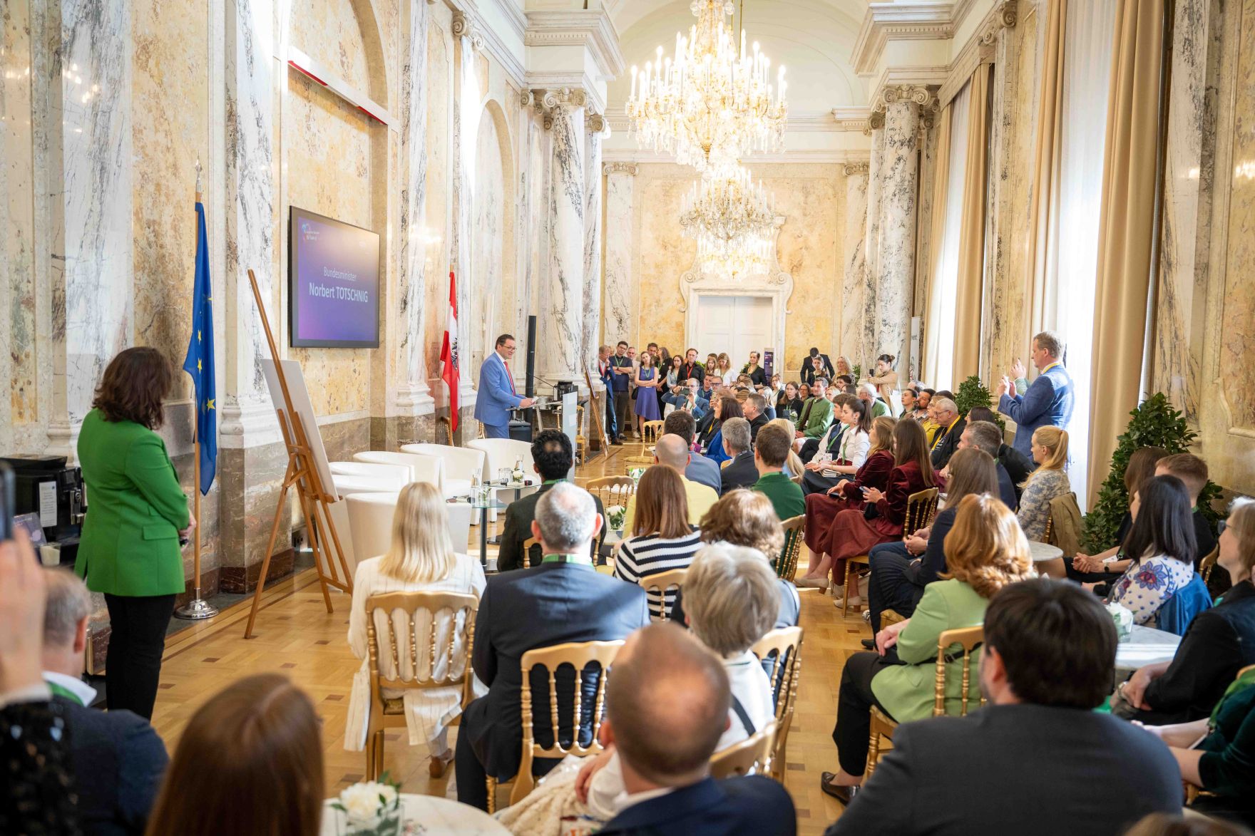 Im Rahmen des Eurovision Song Contest lud Bundesminister Norbert Totschnig zum Side-Event &bdquo;The Sound of Europe, the Taste of Austria&ldquo; ins Landwirtschaftsministerium am Stubenring internationale G&auml;ste sowie Delegationen der teilnehmenden Nationen ein.