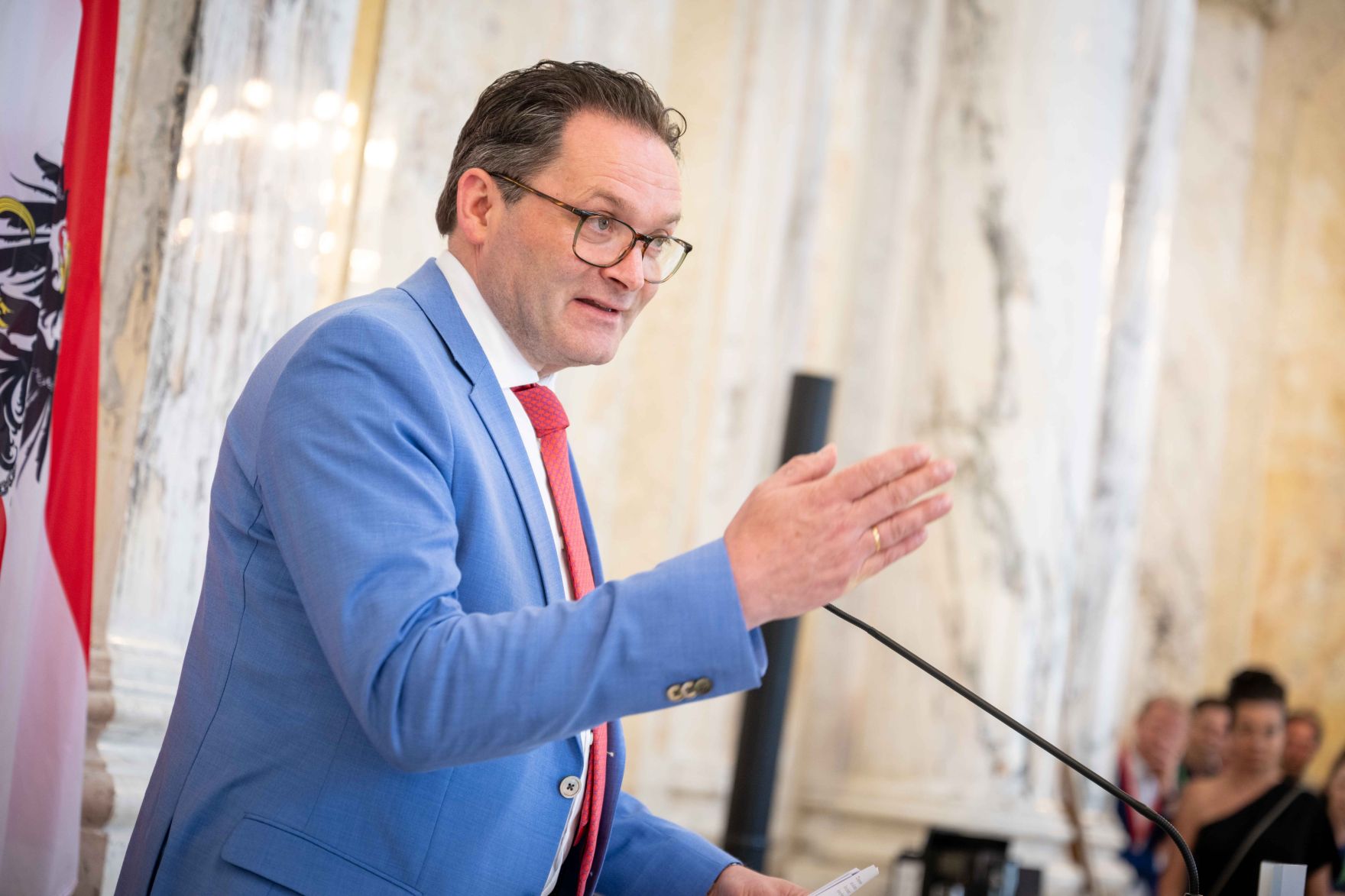 Im Rahmen des Eurovision Song Contest lud Bundesminister Norbert Totschnig zum Side-Event &bdquo;The Sound of Europe, the Taste of Austria&ldquo; ins Landwirtschaftsministerium am Stubenring internationale G&auml;ste sowie Delegationen der teilnehmenden Nationen ein.
