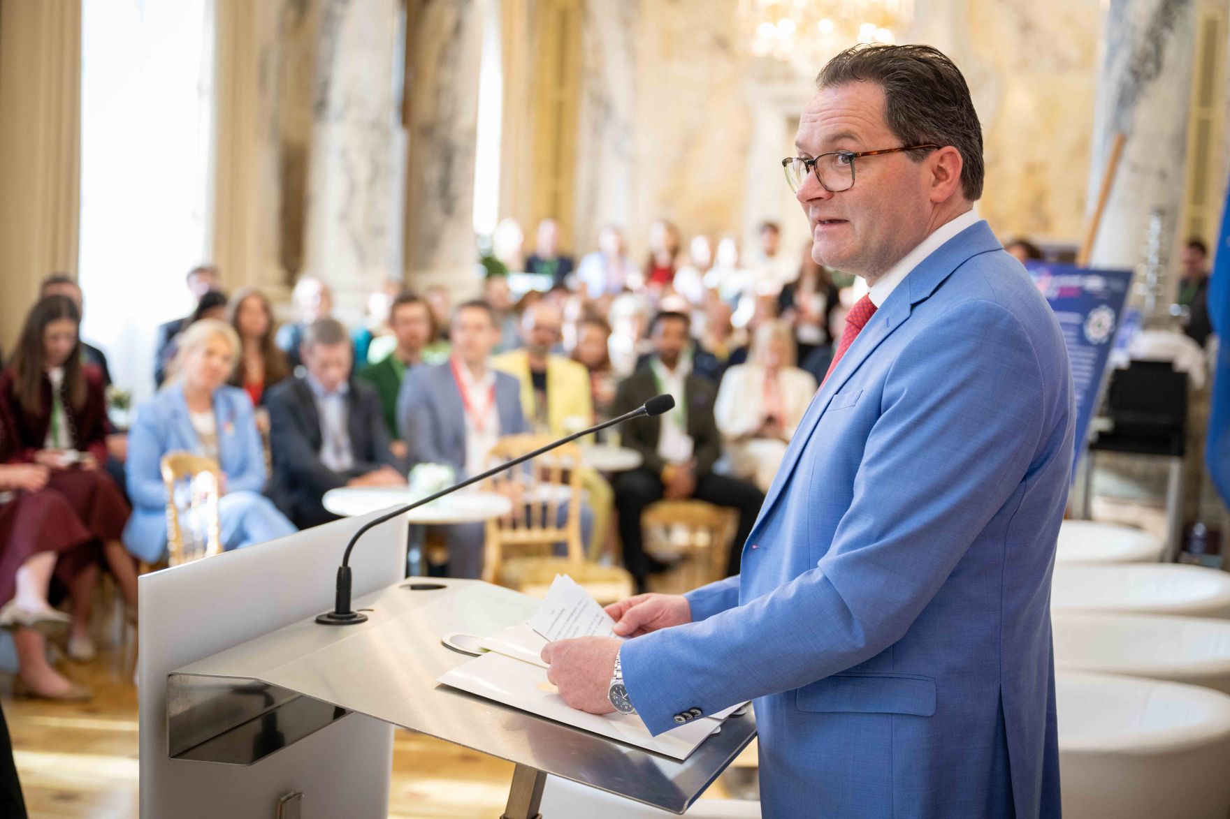 Im Rahmen des Eurovision Song Contest lud Bundesminister Norbert Totschnig zum Side-Event &bdquo;The Sound of Europe, the Taste of Austria&ldquo; ins Landwirtschaftsministerium am Stubenring internationale G&auml;ste sowie Delegationen der teilnehmenden Nationen ein.