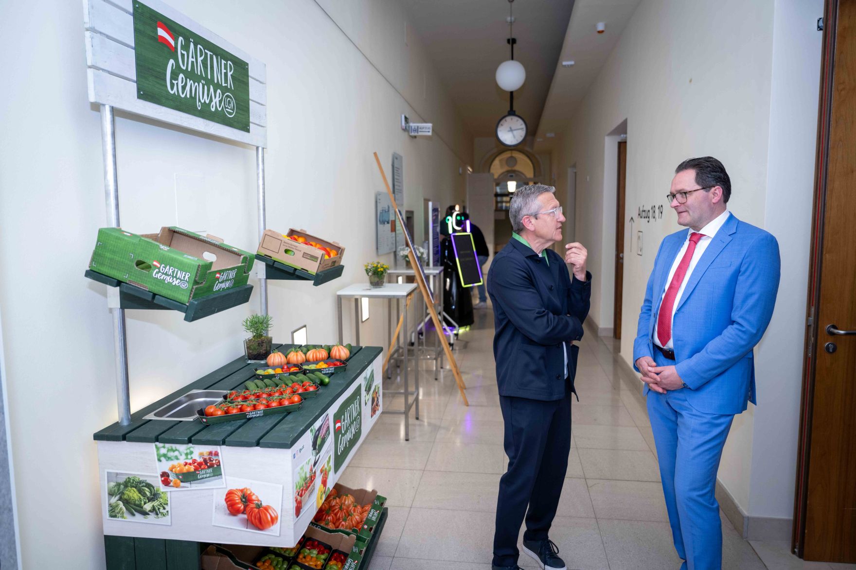 Im Rahmen des Eurovision Song Contest lud Bundesminister Norbert Totschnig zum Side-Event &bdquo;The Sound of Europe, the Taste of Austria&ldquo; ins Landwirtschaftsministerium am Stubenring internationale G&auml;ste sowie Delegationen der teilnehmenden Nationen ein.