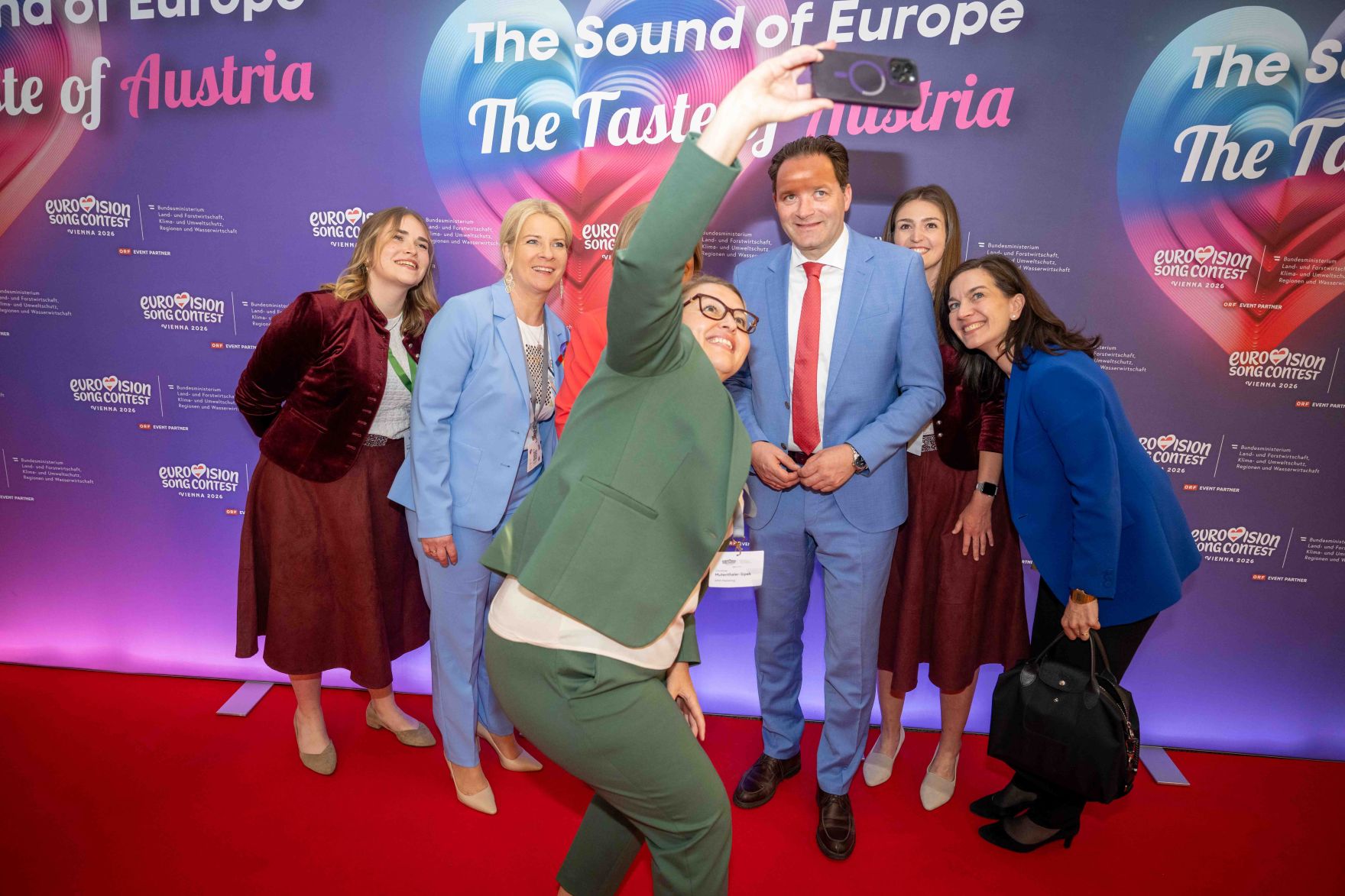 Im Rahmen des Eurovision Song Contest lud Bundesminister Norbert Totschnig zum Side-Event &bdquo;The Sound of Europe, the Taste of Austria&ldquo; ins Landwirtschaftsministerium am Stubenring internationale G&auml;ste sowie Delegationen der teilnehmenden Nationen ein.
