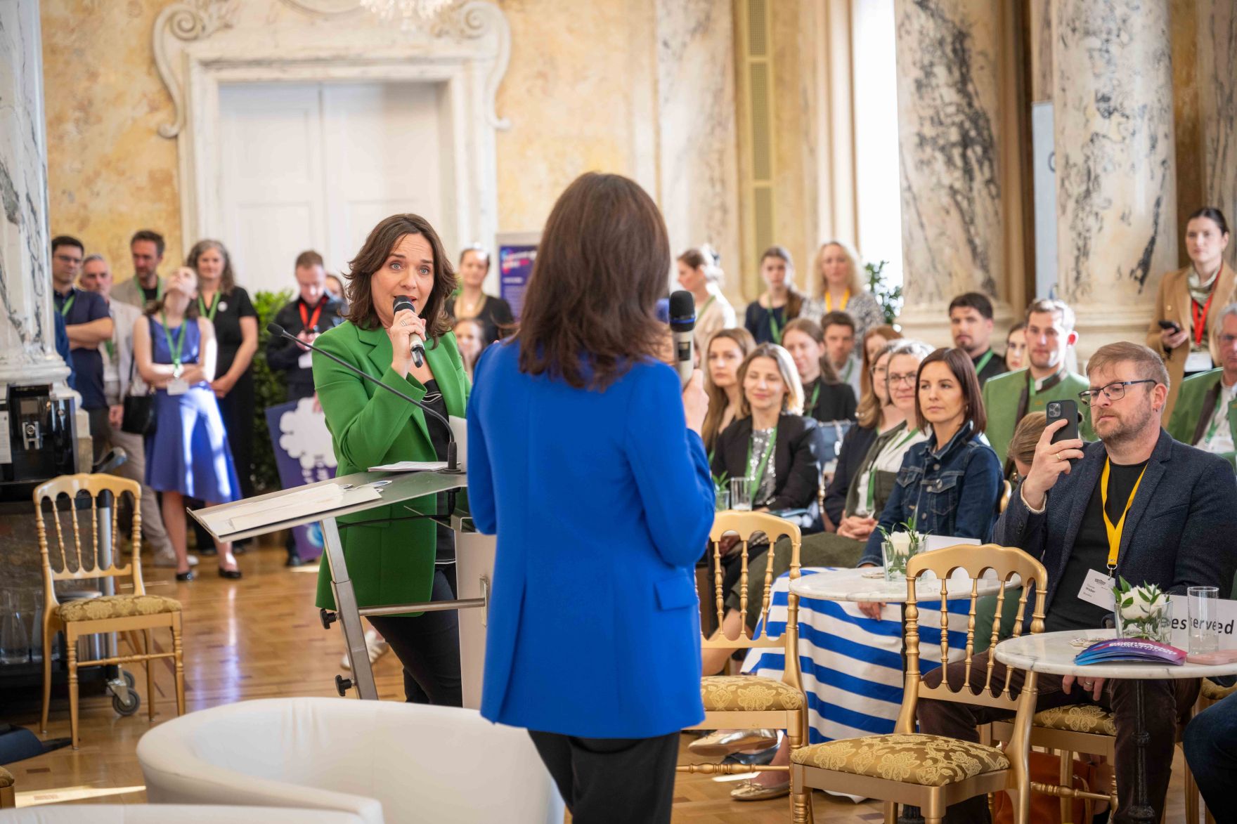Im Rahmen des Eurovision Song Contest lud Bundesminister Norbert Totschnig zum Side-Event &bdquo;The Sound of Europe, the Taste of Austria&ldquo; ins Landwirtschaftsministerium am Stubenring internationale G&auml;ste sowie Delegationen der teilnehmenden Nationen ein.