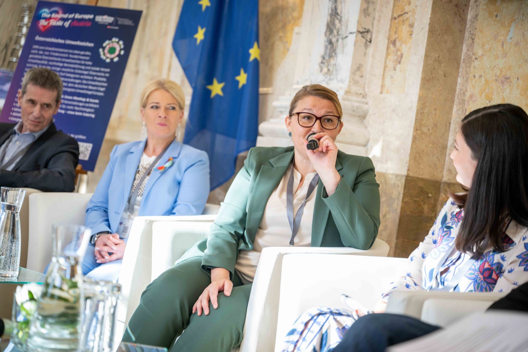 Im Rahmen des Eurovision Song Contest lud Bundesminister Norbert Totschnig zum Side-Event &bdquo;The Sound of Europe, the Taste of Austria&ldquo; ins Landwirtschaftsministerium am Stubenring internationale G&auml;ste sowie Delegationen der teilnehmenden Nationen ein.