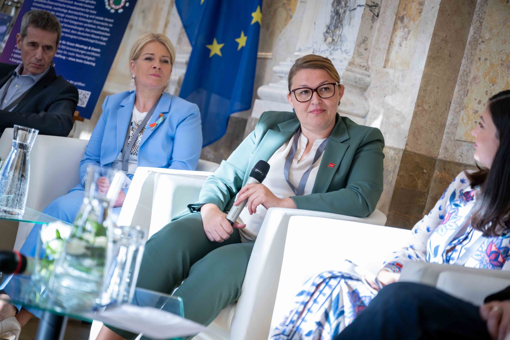 Im Rahmen des Eurovision Song Contest lud Bundesminister Norbert Totschnig zum Side-Event &bdquo;The Sound of Europe, the Taste of Austria&ldquo; ins Landwirtschaftsministerium am Stubenring internationale G&auml;ste sowie Delegationen der teilnehmenden Nationen ein.