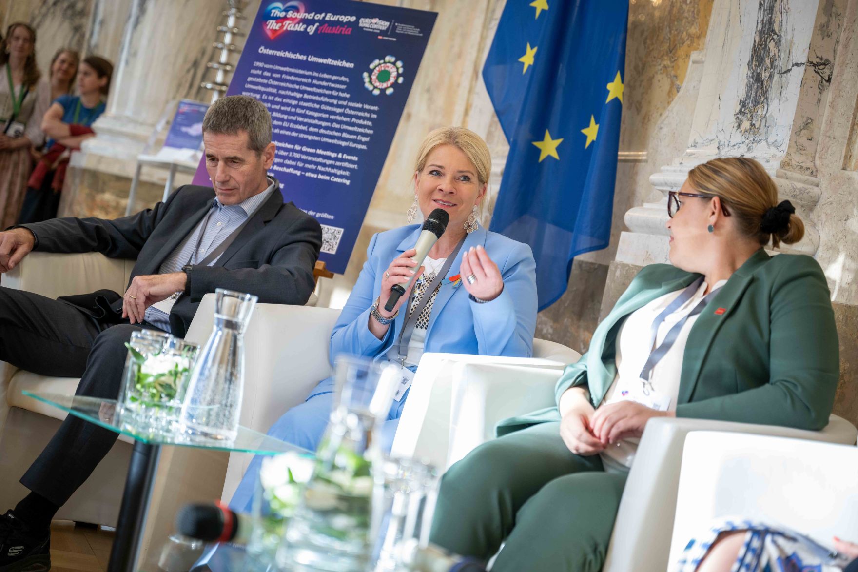 Im Rahmen des Eurovision Song Contest lud Bundesminister Norbert Totschnig zum Side-Event &bdquo;The Sound of Europe, the Taste of Austria&ldquo; ins Landwirtschaftsministerium am Stubenring internationale G&auml;ste sowie Delegationen der teilnehmenden Nationen ein.