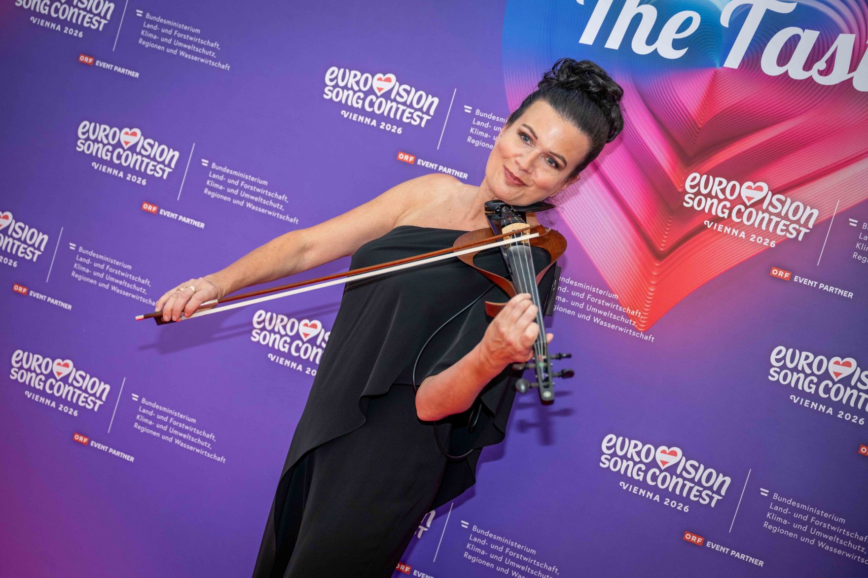 Im Rahmen des Eurovision Song Contest lud Bundesminister Norbert Totschnig zum Side-Event &bdquo;The Sound of Europe, the Taste of Austria&ldquo; ins Landwirtschaftsministerium am Stubenring internationale G&auml;ste sowie Delegationen der teilnehmenden Nationen ein.