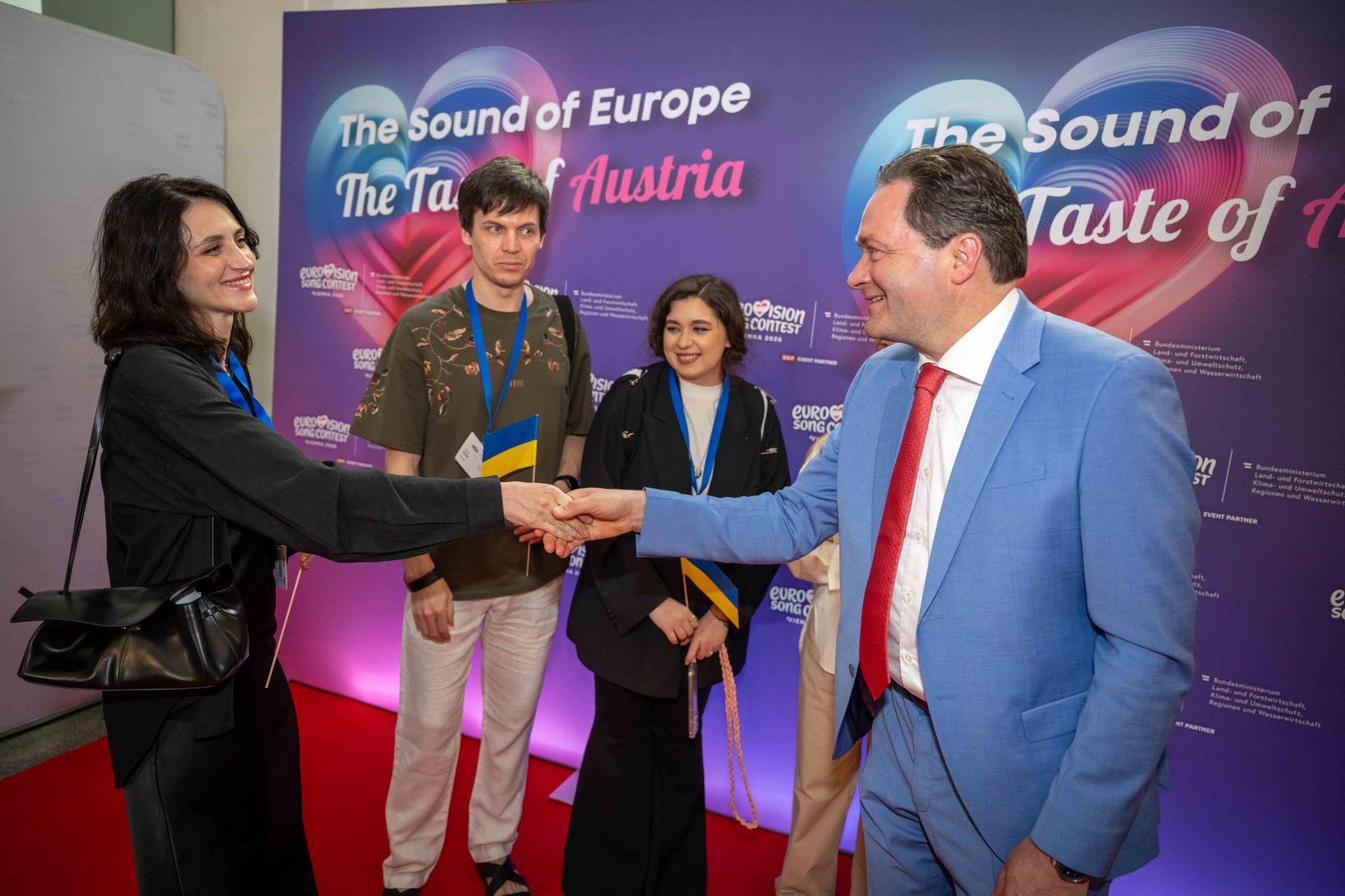 Im Rahmen des Eurovision Song Contest lud Bundesminister Norbert Totschnig zum Side-Event &bdquo;The Sound of Europe, the Taste of Austria&ldquo; ins Landwirtschaftsministerium am Stubenring internationale G&auml;ste sowie Delegationen der teilnehmenden Nationen ein.