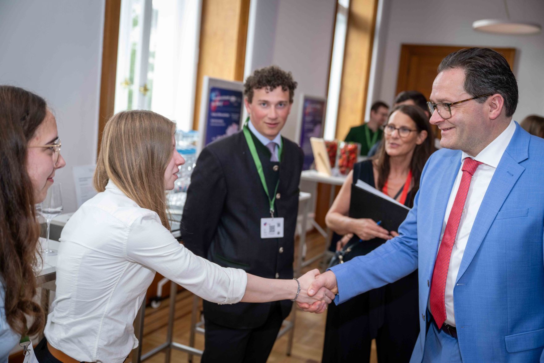 Im Rahmen des Eurovision Song Contest lud Bundesminister Norbert Totschnig zum Side-Event &bdquo;The Sound of Europe, the Taste of Austria&ldquo; ins Landwirtschaftsministerium am Stubenring internationale G&auml;ste sowie Delegationen der teilnehmenden Nationen ein.