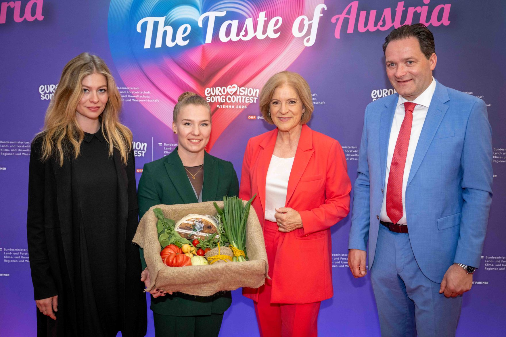 Im Rahmen des Eurovision Song Contest lud Bundesminister Norbert Totschnig zum Side-Event &bdquo;The Sound of Europe, the Taste of Austria&ldquo; ins Landwirtschaftsministerium am Stubenring internationale G&auml;ste sowie Delegationen der teilnehmenden Nationen ein.