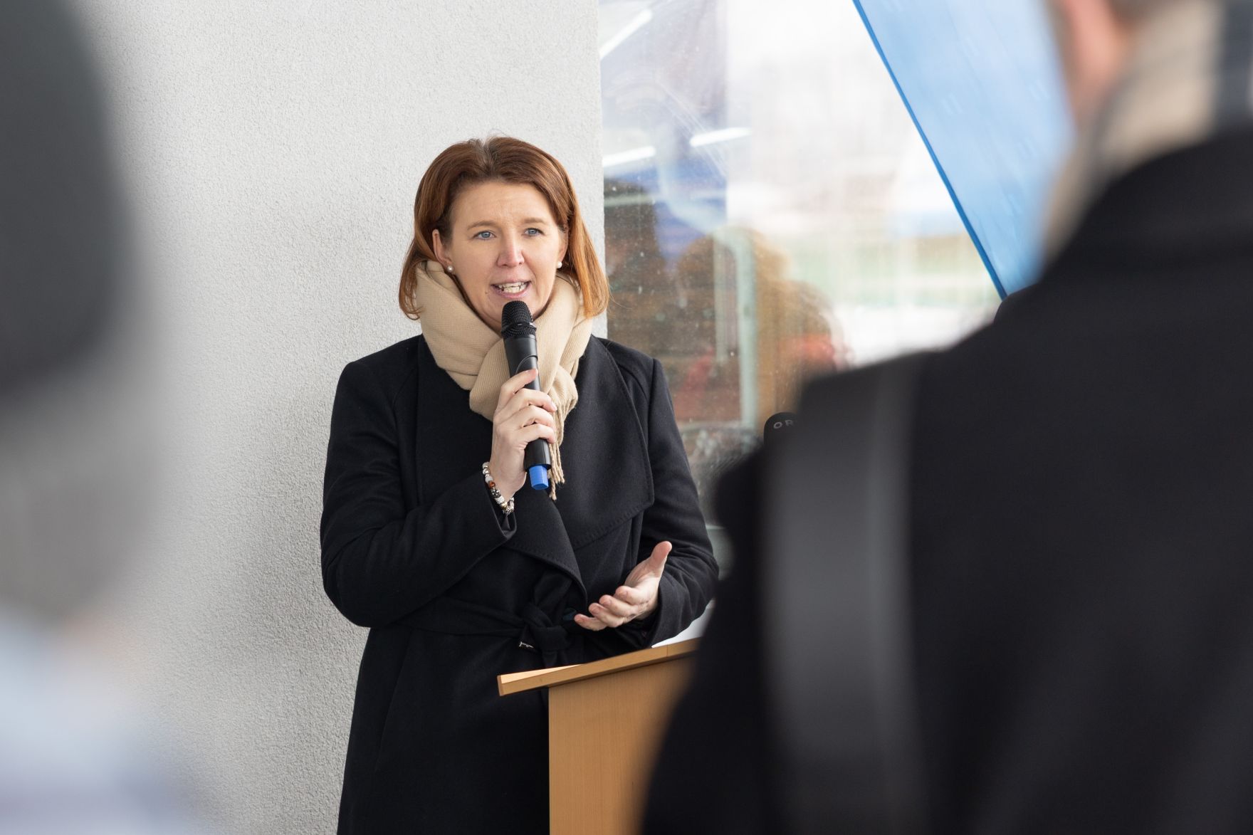 HBM Totschnig, LH Stelzer, LRin Langer-Weninger und LR Kaineder hielten Ansprachen zum Spatenstich des Renaturierungsprojektes der Krems