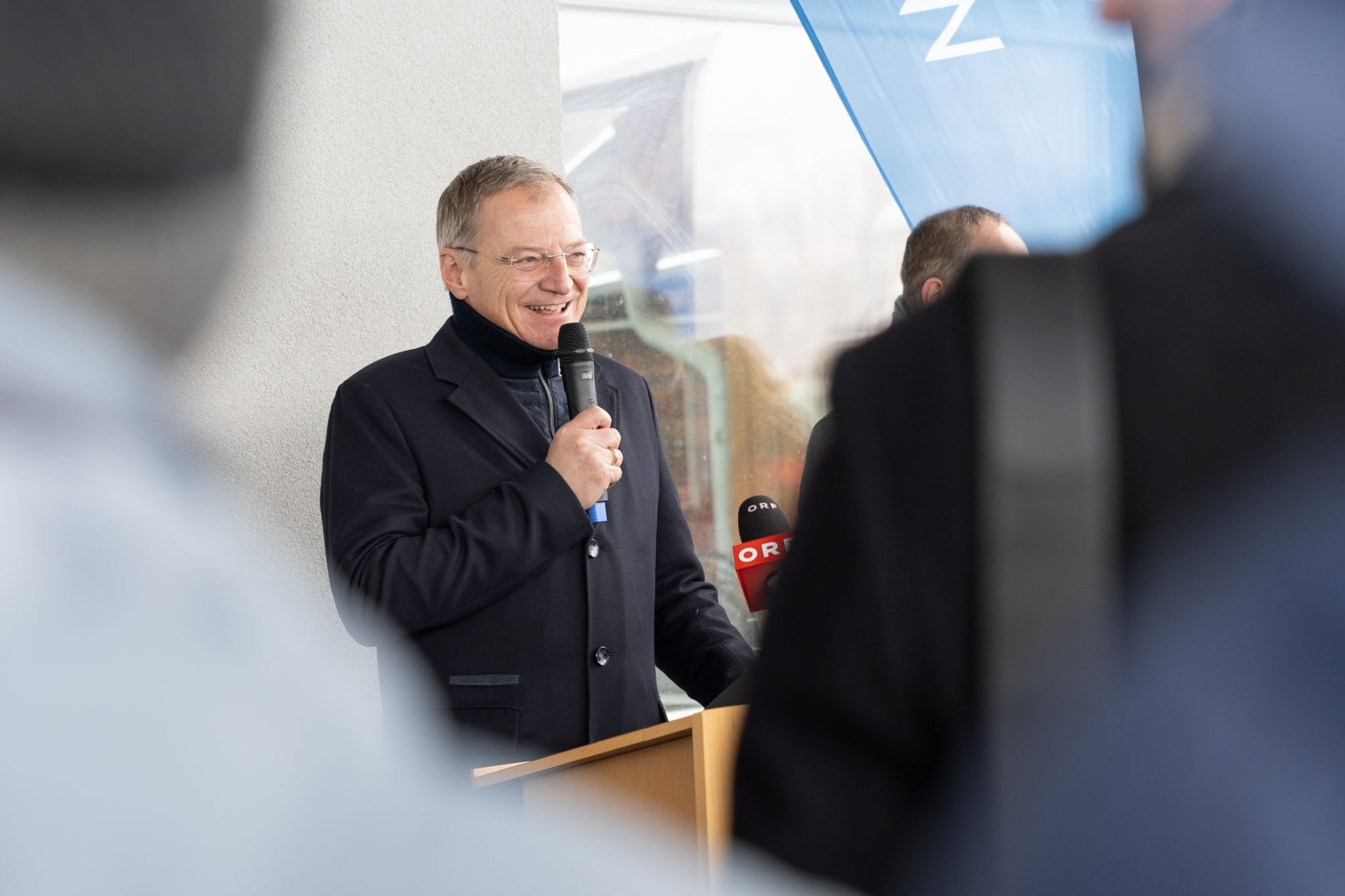 HBM Totschnig, LH Stelzer, LRin Langer-Weninger und LR Kaineder hielten Ansprachen zum Spatenstich des Renaturierungsprojektes der Krems