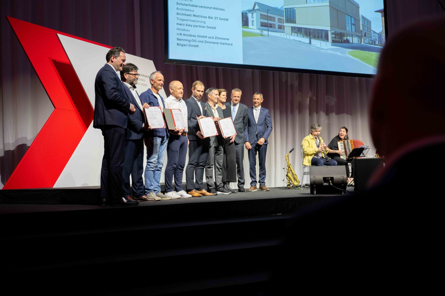 Mit dem neuen &Ouml;sterreichischen Staatspreis Holzbau erh&auml;lt der Holzbau erstmals eine nationale B&uuml;hne. Die Verleihung fand am 28. Mail 2026 in Wien statt.