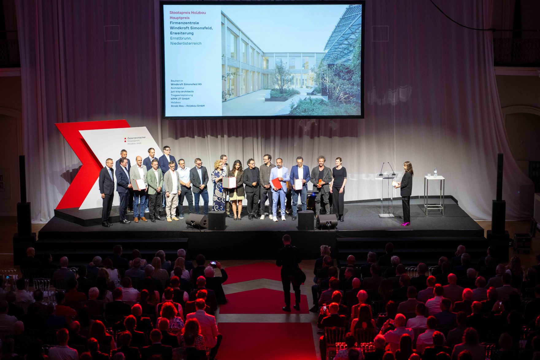 Mit dem neuen &Ouml;sterreichischen Staatspreis Holzbau erh&auml;lt der Holzbau erstmals eine nationale B&uuml;hne. Die Verleihung fand am 28. Mail 2026 in Wien statt.