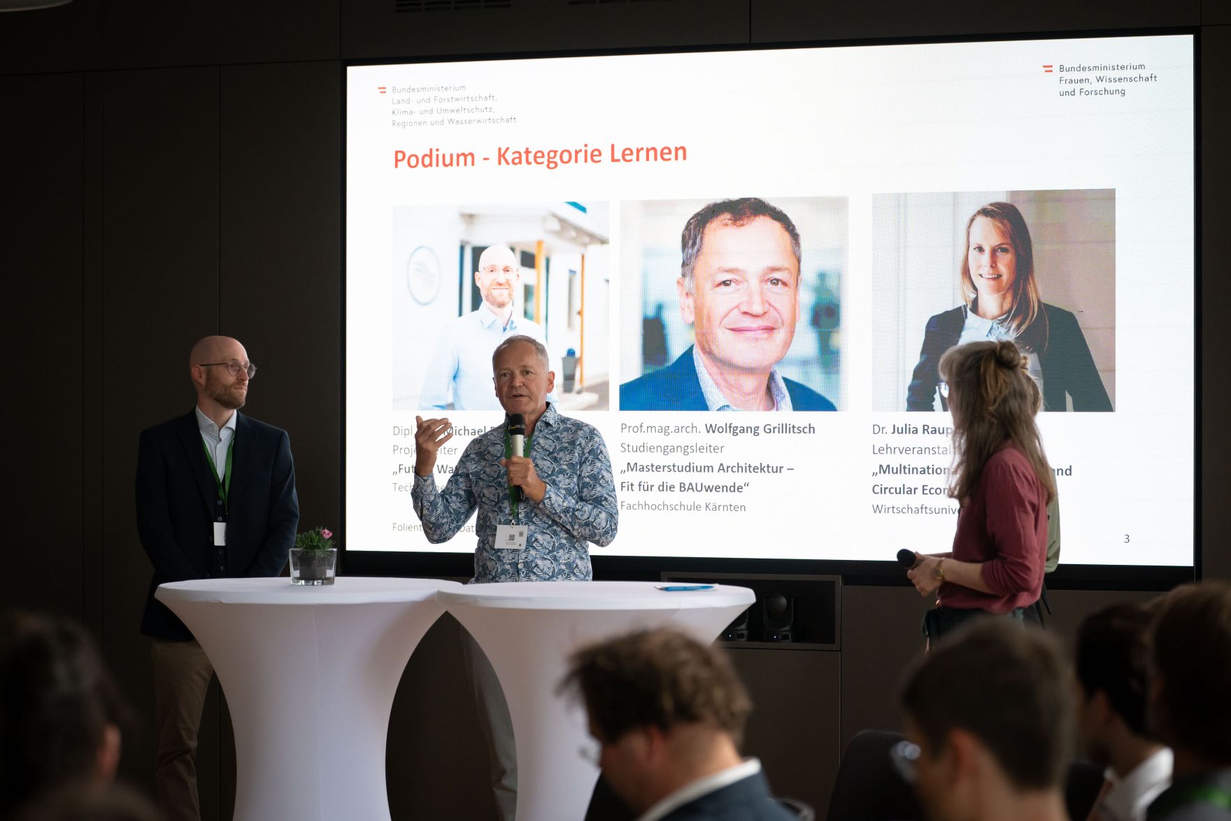 Bundesministerin Eva-Maria Holzleitner und Bundesminister Norbert Totschnig verliehen den Sustainability Award im Regierungsgeb&auml;ude am Stubenring.