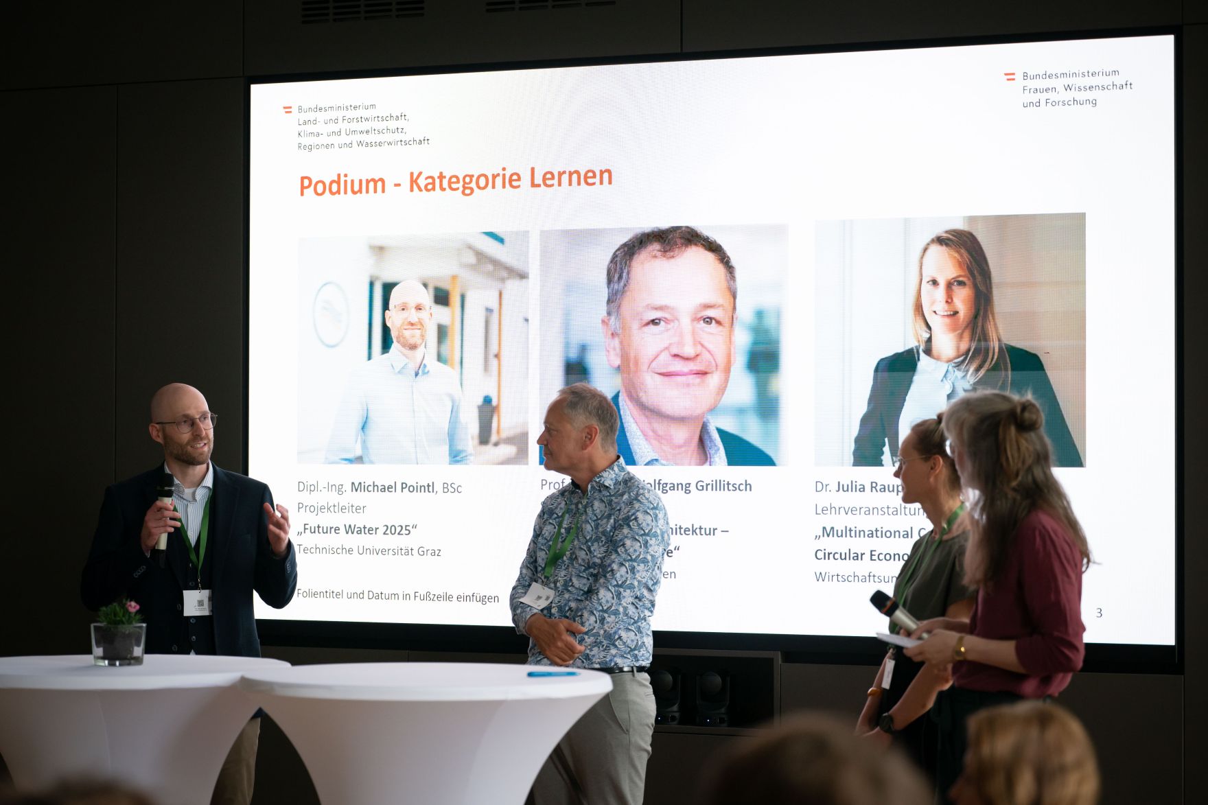 Bundesministerin Eva-Maria Holzleitner und Bundesminister Norbert Totschnig verliehen den Sustainability Award im Regierungsgeb&auml;ude am Stubenring.