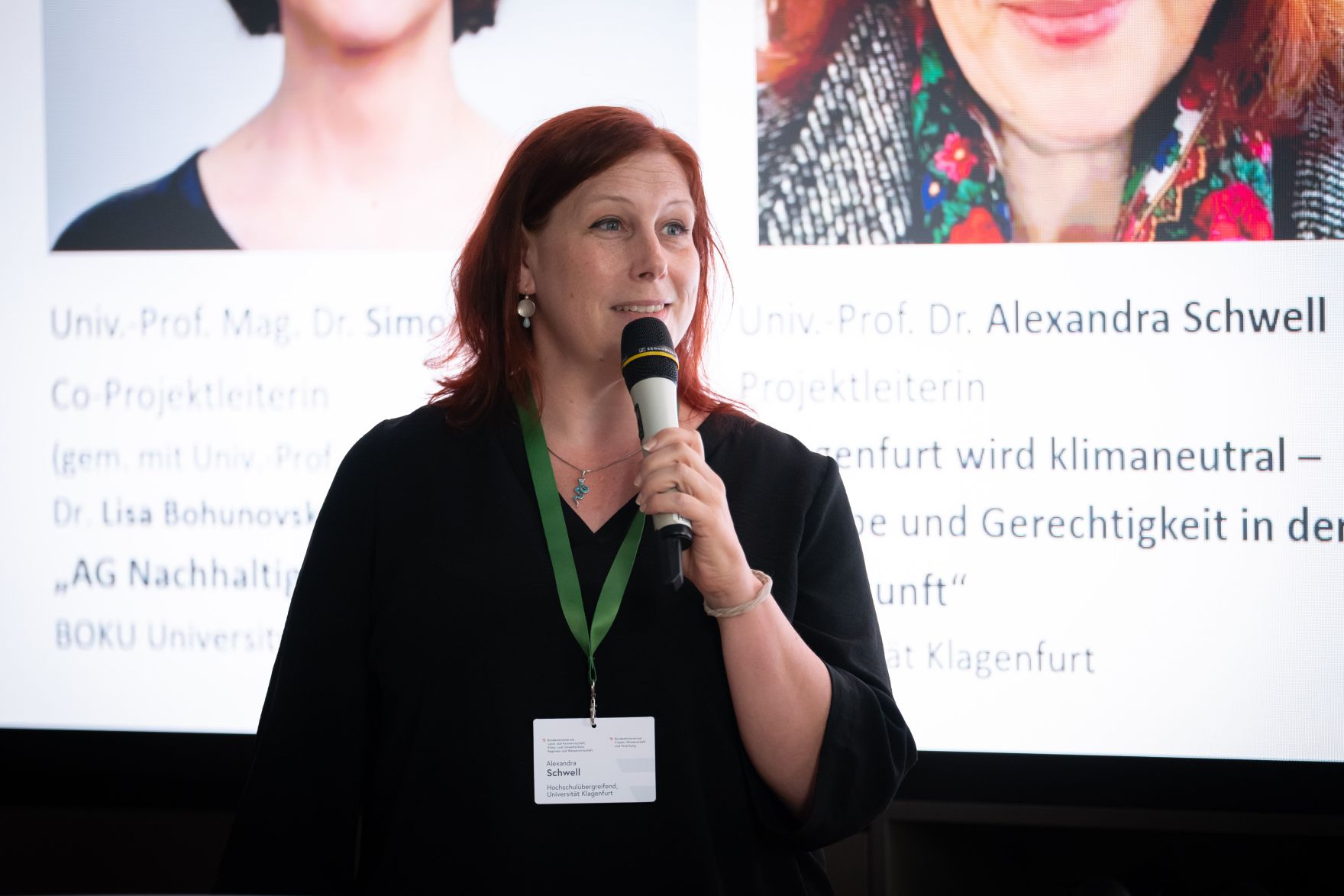 Bundesministerin Eva-Maria Holzleitner und Bundesminister Norbert Totschnig verliehen den Sustainability Award im Regierungsgeb&auml;ude am Stubenring.