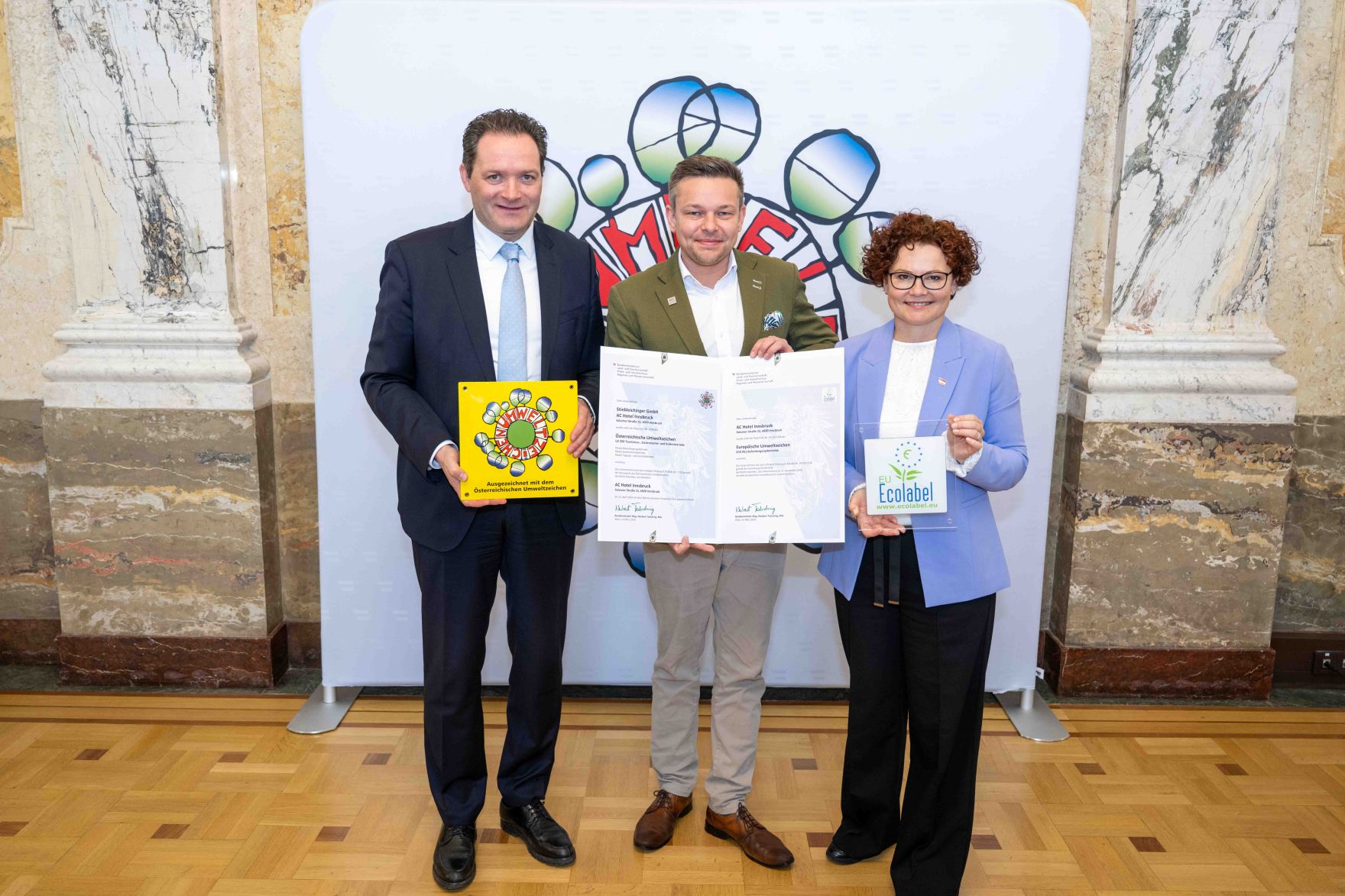 Bundesminister Norbert Totschnig verlieh das &Ouml;sterreichische Umweltzeichen an Unternehmen, die besonders nachhaltig wirtschaften. Die Umweltzeichenverleihung fand im Marmorsaal des Regierungsgeb&auml;udes am Stubenring statt.