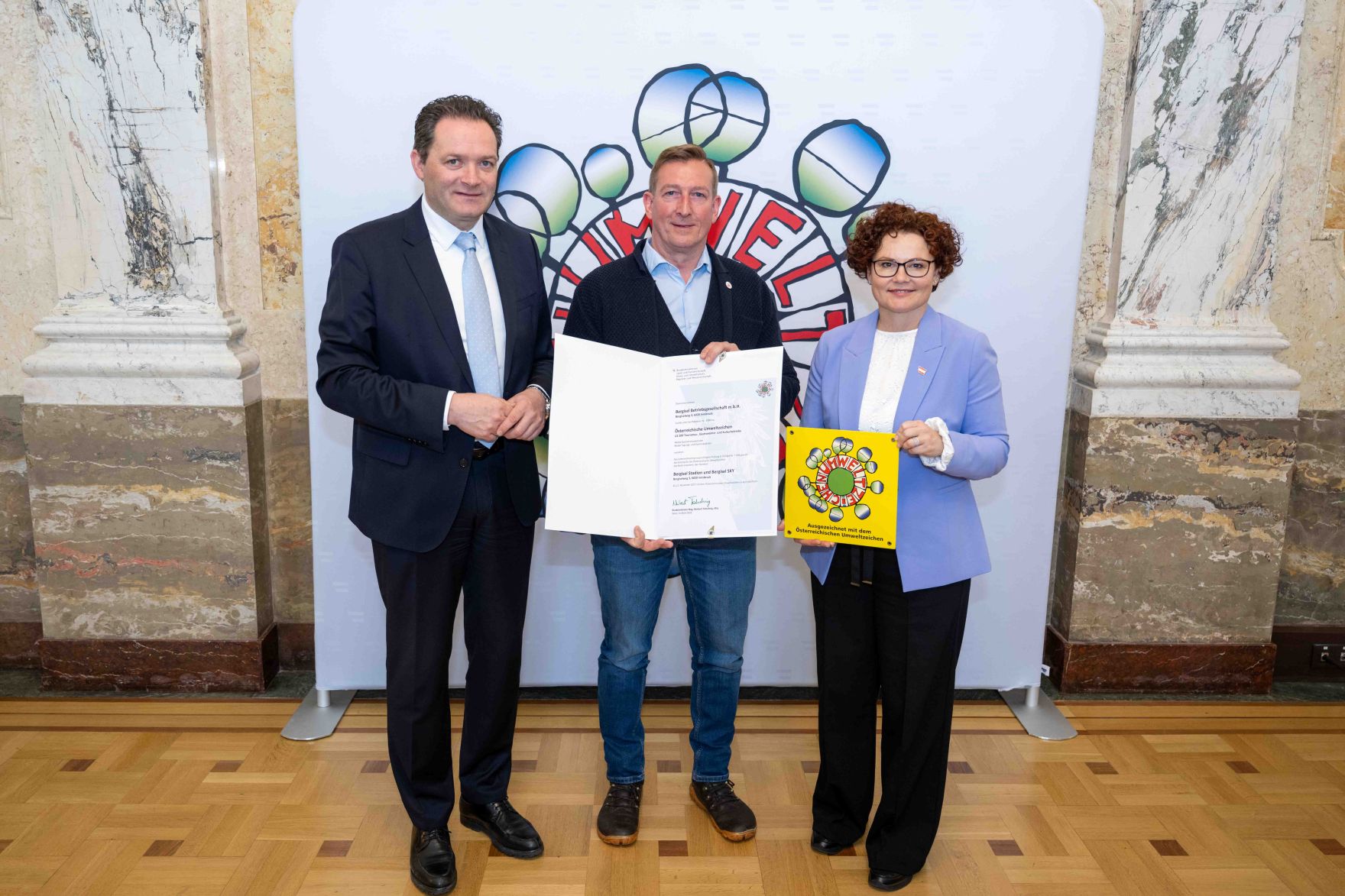 Bundesminister Norbert Totschnig verlieh das &Ouml;sterreichische Umweltzeichen an Unternehmen, die besonders nachhaltig wirtschaften. Die Umweltzeichenverleihung fand im Marmorsaal des Regierungsgeb&auml;udes am Stubenring statt.