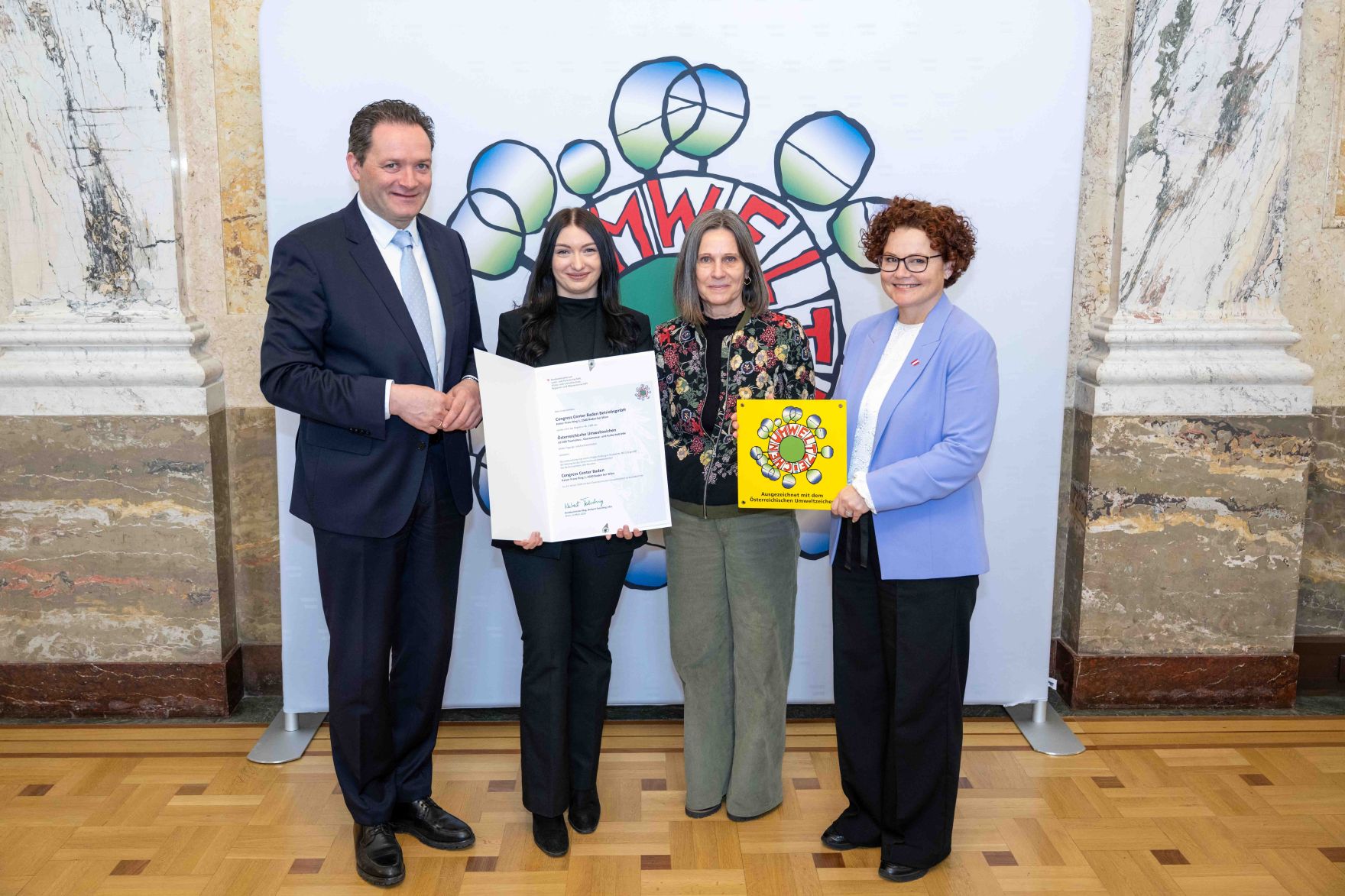 Bundesminister Norbert Totschnig verlieh das &Ouml;sterreichische Umweltzeichen an Unternehmen, die besonders nachhaltig wirtschaften. Die Umweltzeichenverleihung fand im Marmorsaal des Regierungsgeb&auml;udes am Stubenring statt.
