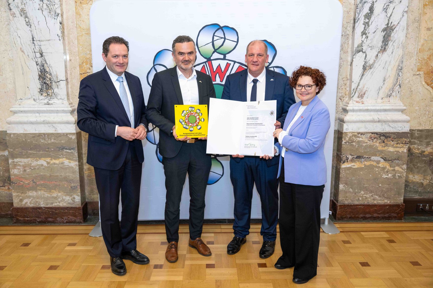 Bundesminister Norbert Totschnig verlieh das &Ouml;sterreichische Umweltzeichen an Unternehmen, die besonders nachhaltig wirtschaften. Die Umweltzeichenverleihung fand im Marmorsaal des Regierungsgeb&auml;udes am Stubenring statt.