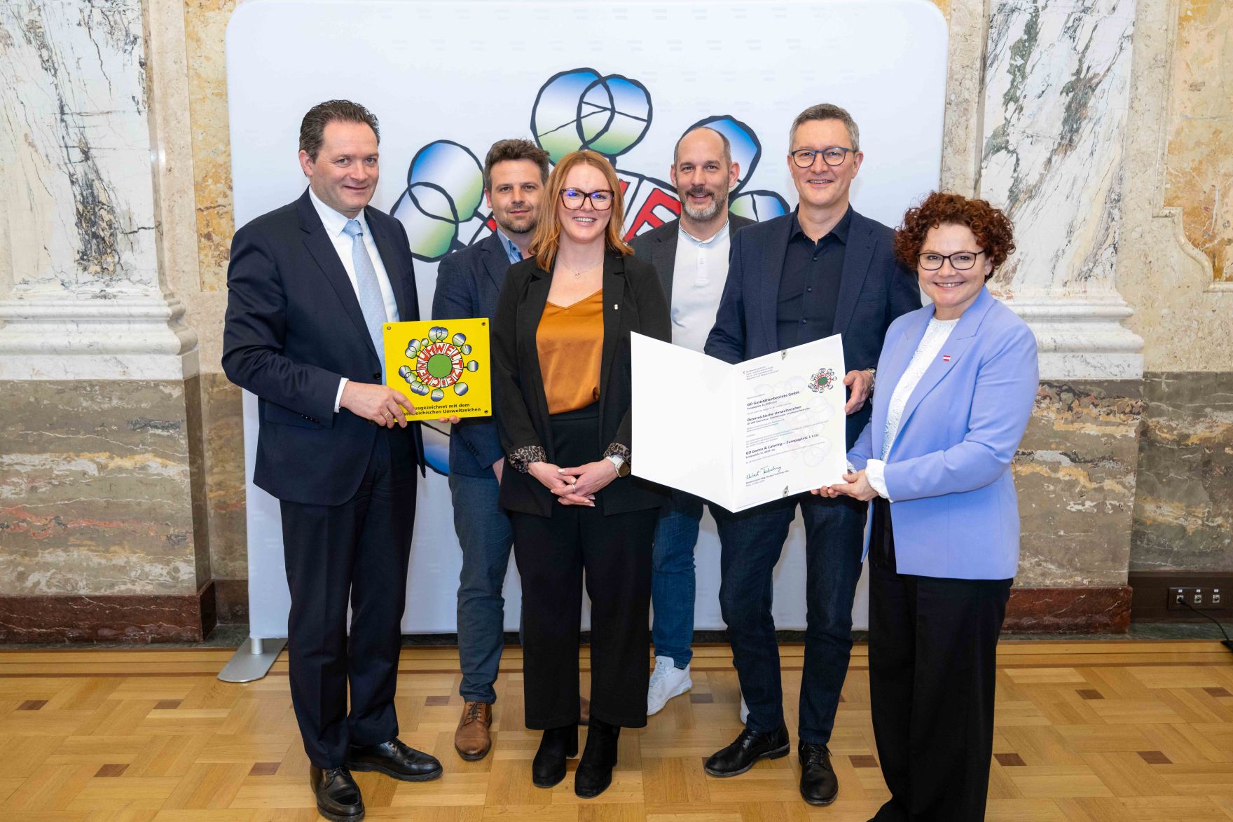 Bundesminister Norbert Totschnig verlieh das &Ouml;sterreichische Umweltzeichen an Unternehmen, die besonders nachhaltig wirtschaften. Die Umweltzeichenverleihung fand im Marmorsaal des Regierungsgeb&auml;udes am Stubenring statt.