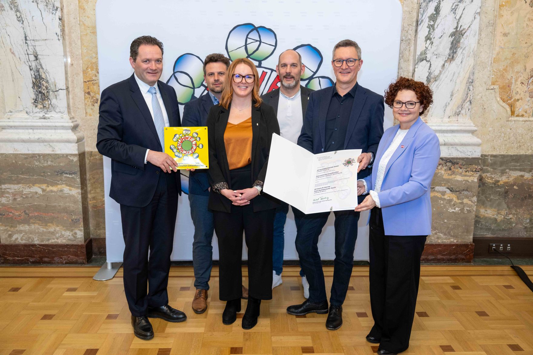 Bundesminister Norbert Totschnig verlieh das &Ouml;sterreichische Umweltzeichen an Unternehmen, die besonders nachhaltig wirtschaften. Die Umweltzeichenverleihung fand im Marmorsaal des Regierungsgeb&auml;udes am Stubenring statt.