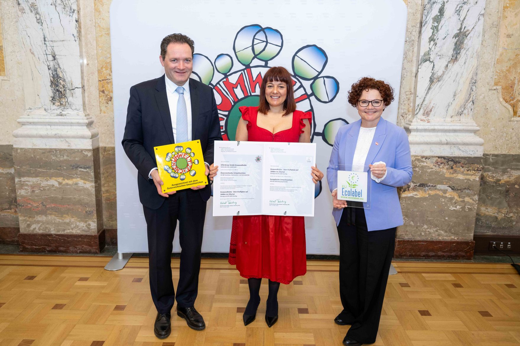 Bundesminister Norbert Totschnig verlieh das &Ouml;sterreichische Umweltzeichen an Unternehmen, die besonders nachhaltig wirtschaften. Die Umweltzeichenverleihung fand im Marmorsaal des Regierungsgeb&auml;udes am Stubenring statt.