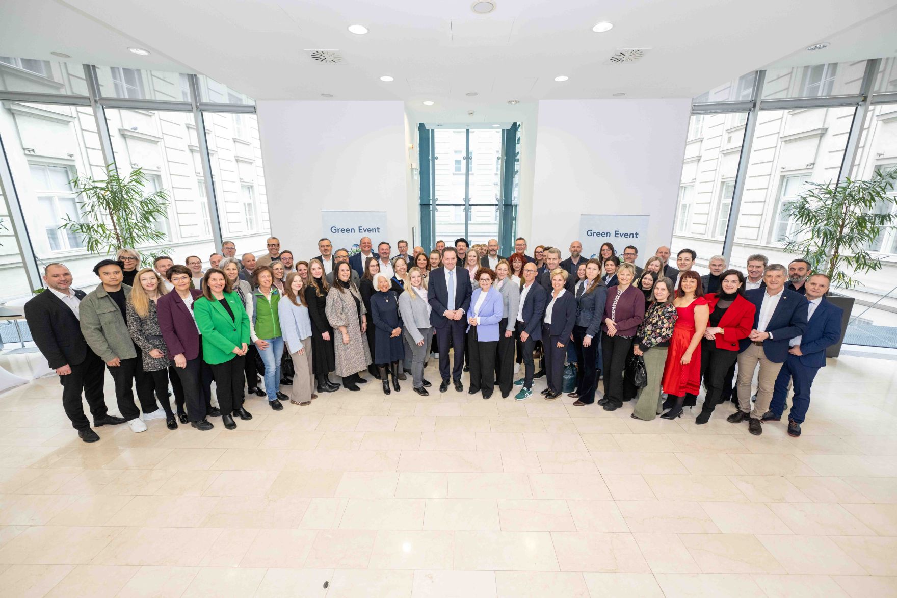 Bundesminister Norbert Totschnig verlieh das &Ouml;sterreichische Umweltzeichen an Unternehmen, die besonders nachhaltig wirtschaften. Die Umweltzeichenverleihung fand im Marmorsaal des Regierungsgeb&auml;udes am Stubenring statt.