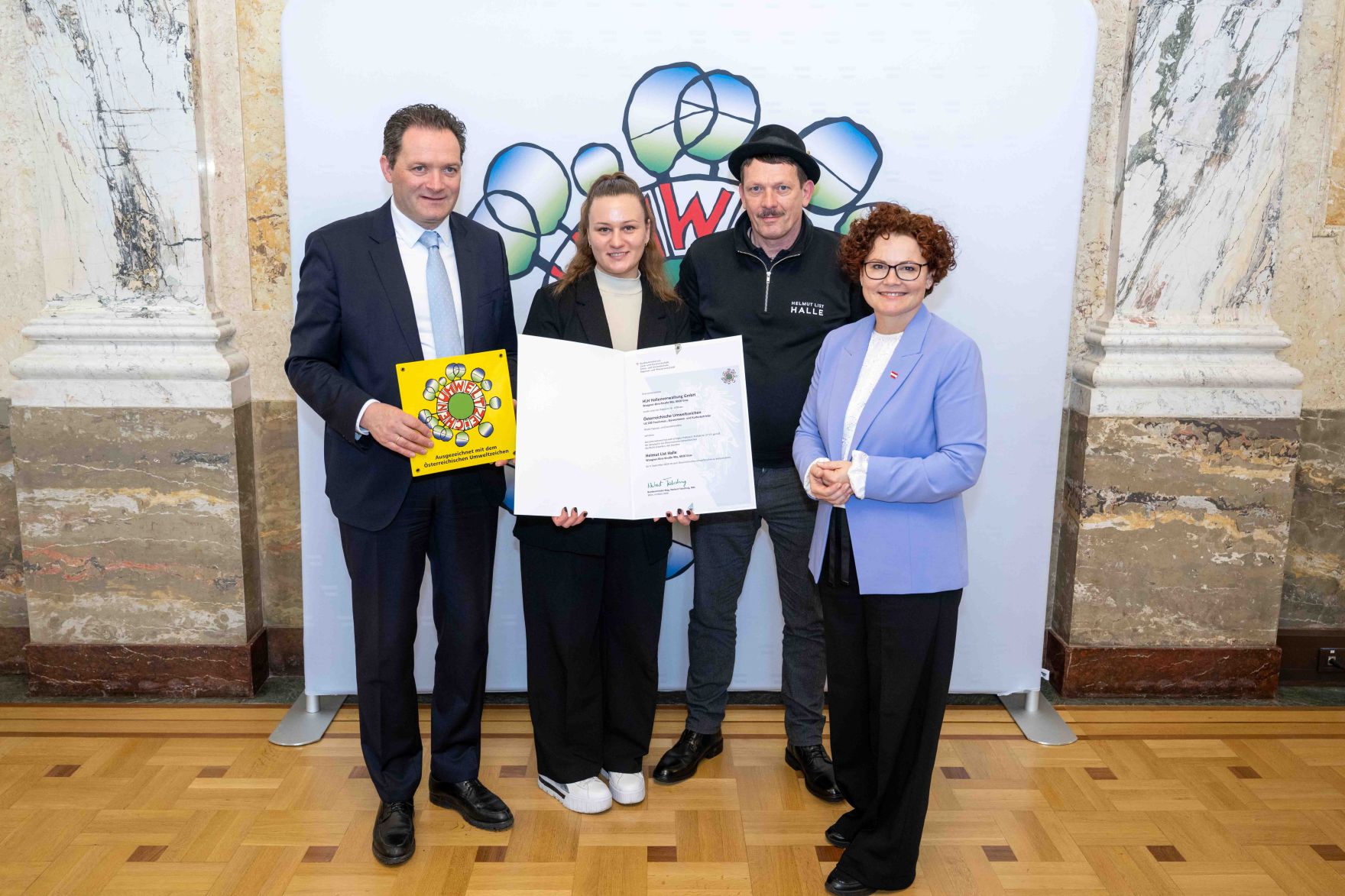 Bundesminister Norbert Totschnig verlieh das &Ouml;sterreichische Umweltzeichen an Unternehmen, die besonders nachhaltig wirtschaften. Die Umweltzeichenverleihung fand im Marmorsaal des Regierungsgeb&auml;udes am Stubenring statt.