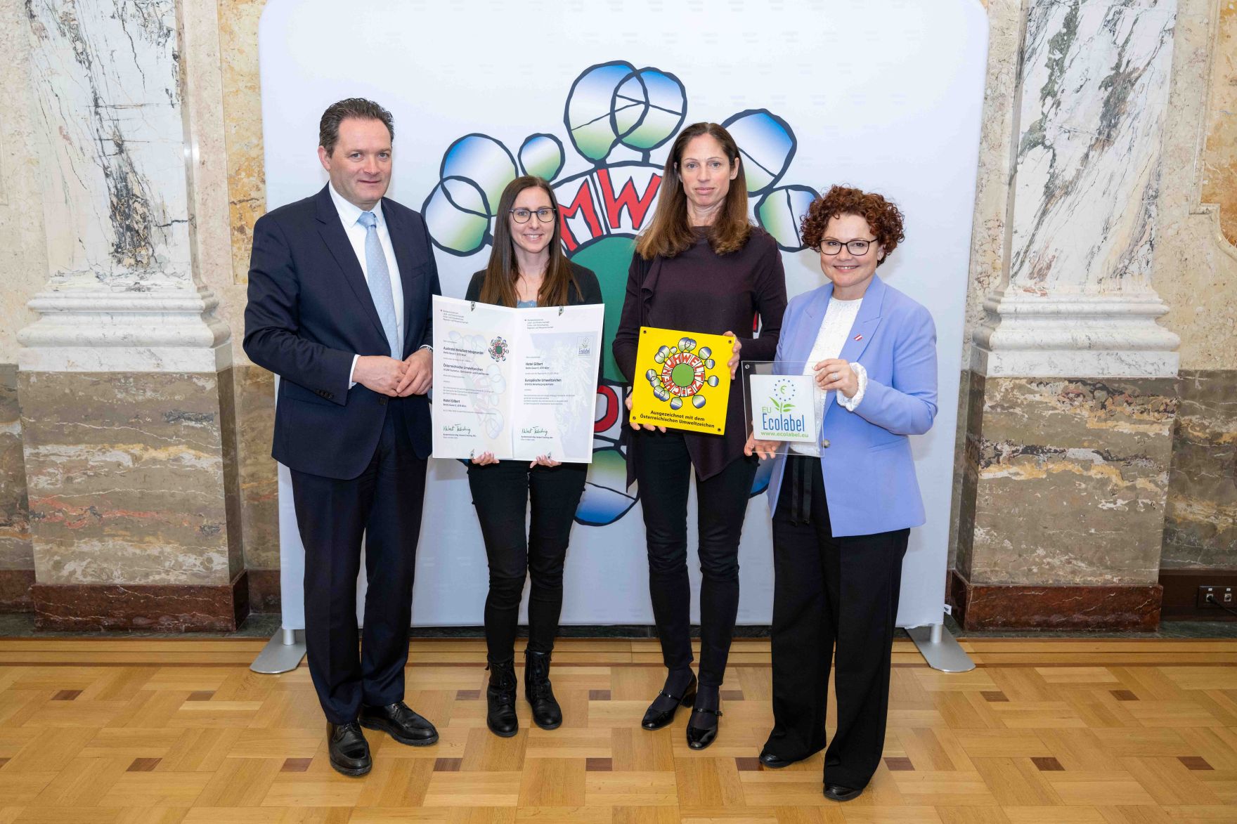 Bundesminister Norbert Totschnig verlieh das &Ouml;sterreichische Umweltzeichen an Unternehmen, die besonders nachhaltig wirtschaften. Die Umweltzeichenverleihung fand im Marmorsaal des Regierungsgeb&auml;udes am Stubenring statt.