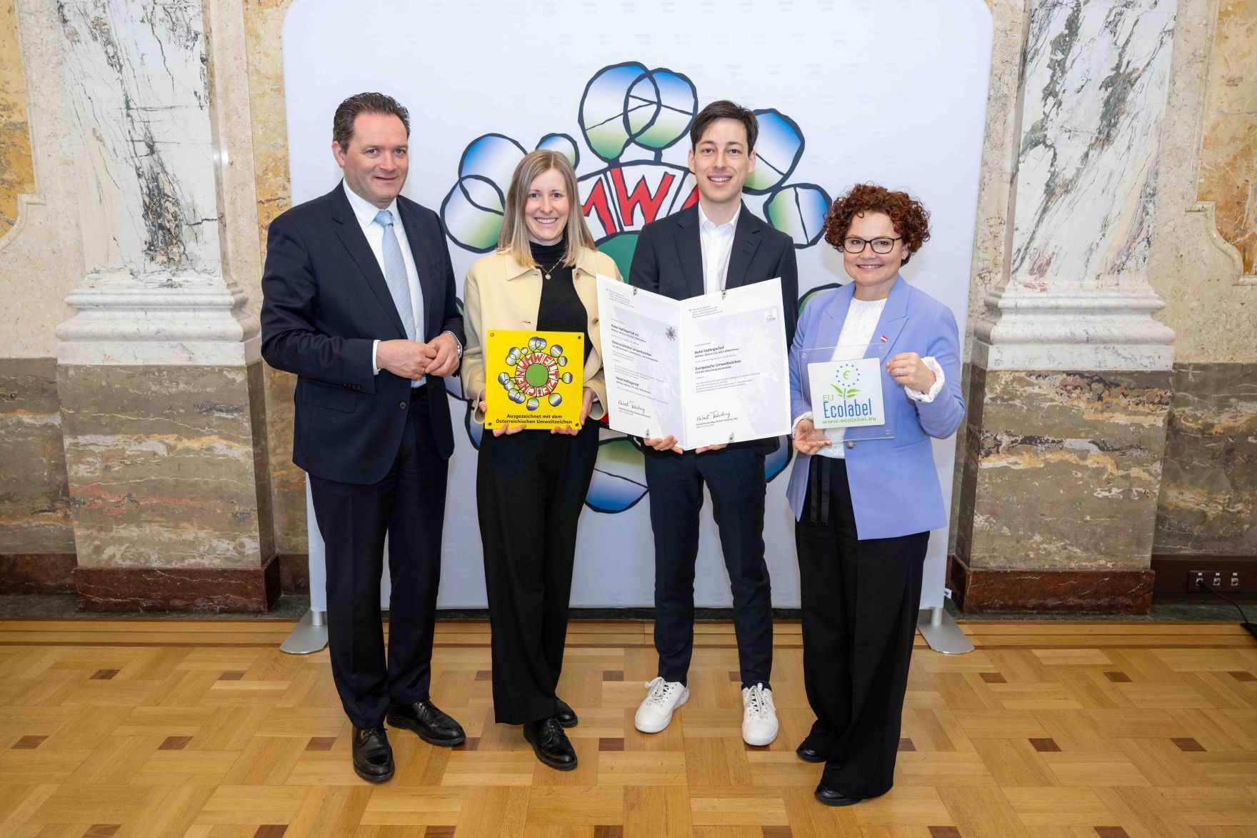Bundesminister Norbert Totschnig verlieh das &Ouml;sterreichische Umweltzeichen an Unternehmen, die besonders nachhaltig wirtschaften. Die Umweltzeichenverleihung fand im Marmorsaal des Regierungsgeb&auml;udes am Stubenring statt.