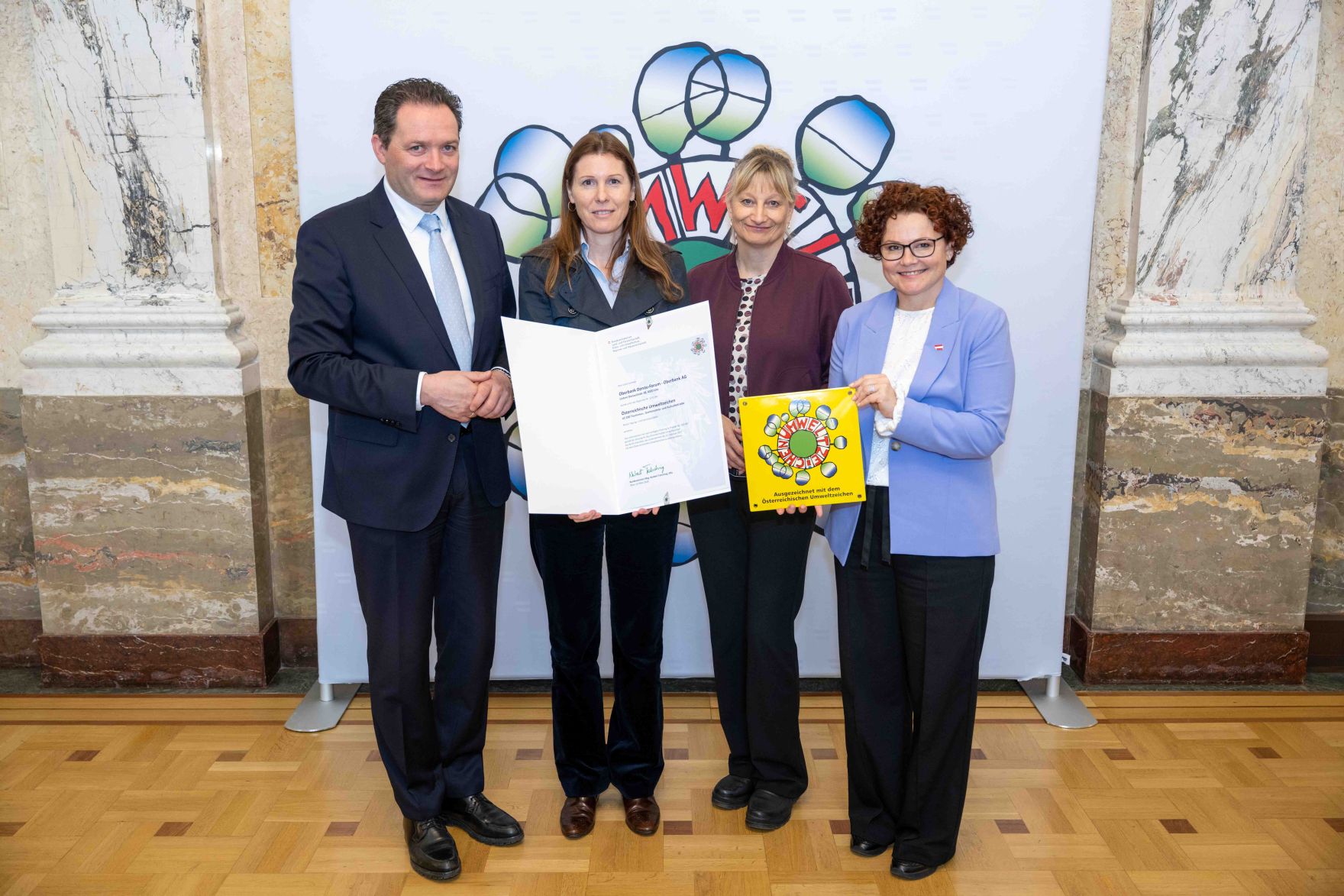 Bundesminister Norbert Totschnig verlieh das &Ouml;sterreichische Umweltzeichen an Unternehmen, die besonders nachhaltig wirtschaften. Die Umweltzeichenverleihung fand im Marmorsaal des Regierungsgeb&auml;udes am Stubenring statt.