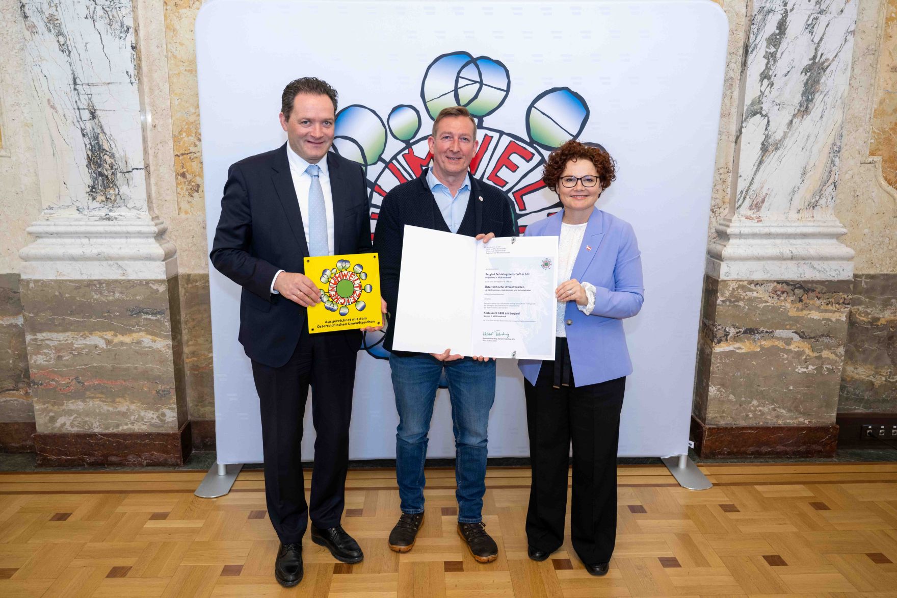 Bundesminister Norbert Totschnig verlieh das &Ouml;sterreichische Umweltzeichen an Unternehmen, die besonders nachhaltig wirtschaften. Die Umweltzeichenverleihung fand im Marmorsaal des Regierungsgeb&auml;udes am Stubenring statt.