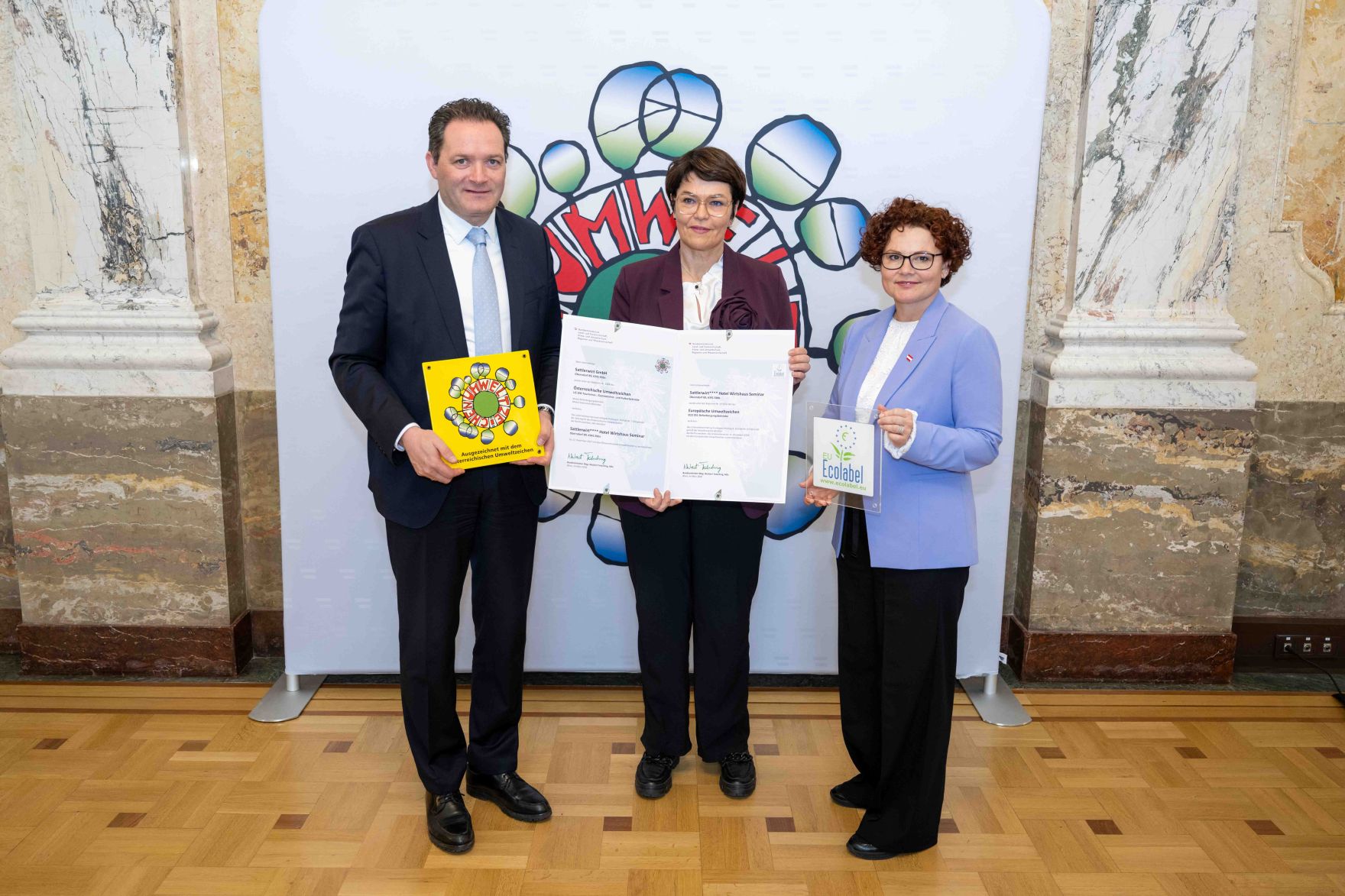 Bundesminister Norbert Totschnig verlieh das &Ouml;sterreichische Umweltzeichen an Unternehmen, die besonders nachhaltig wirtschaften. Die Umweltzeichenverleihung fand im Marmorsaal des Regierungsgeb&auml;udes am Stubenring statt.